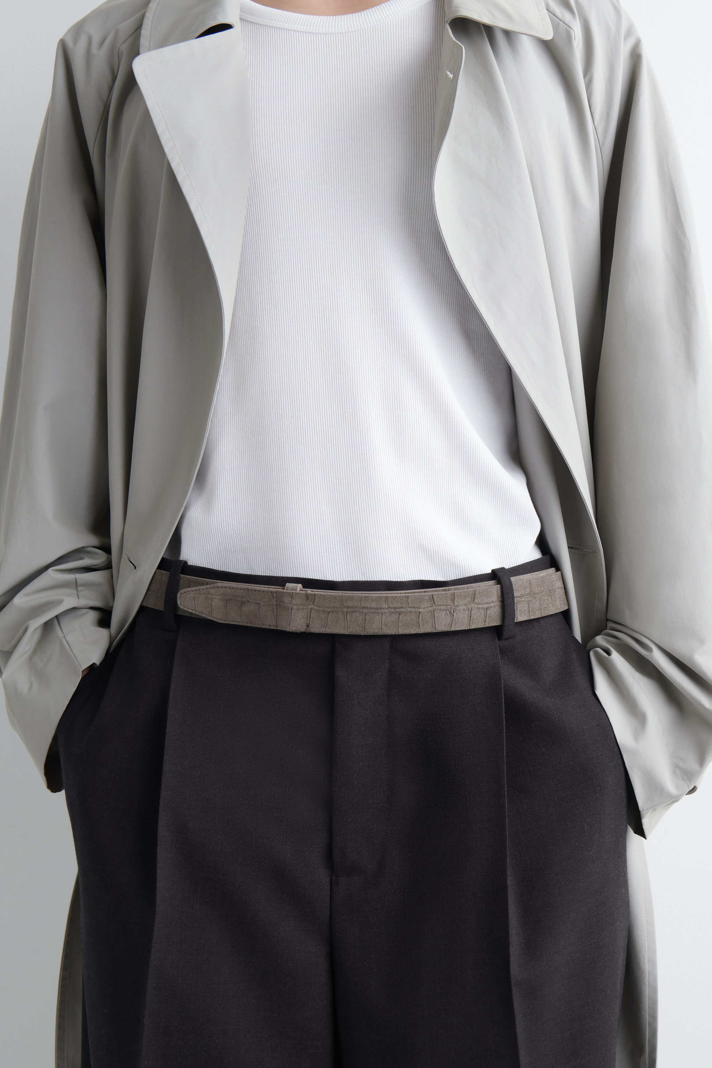 CROC-EFFECT SUEDE BUCKLELESS BELT