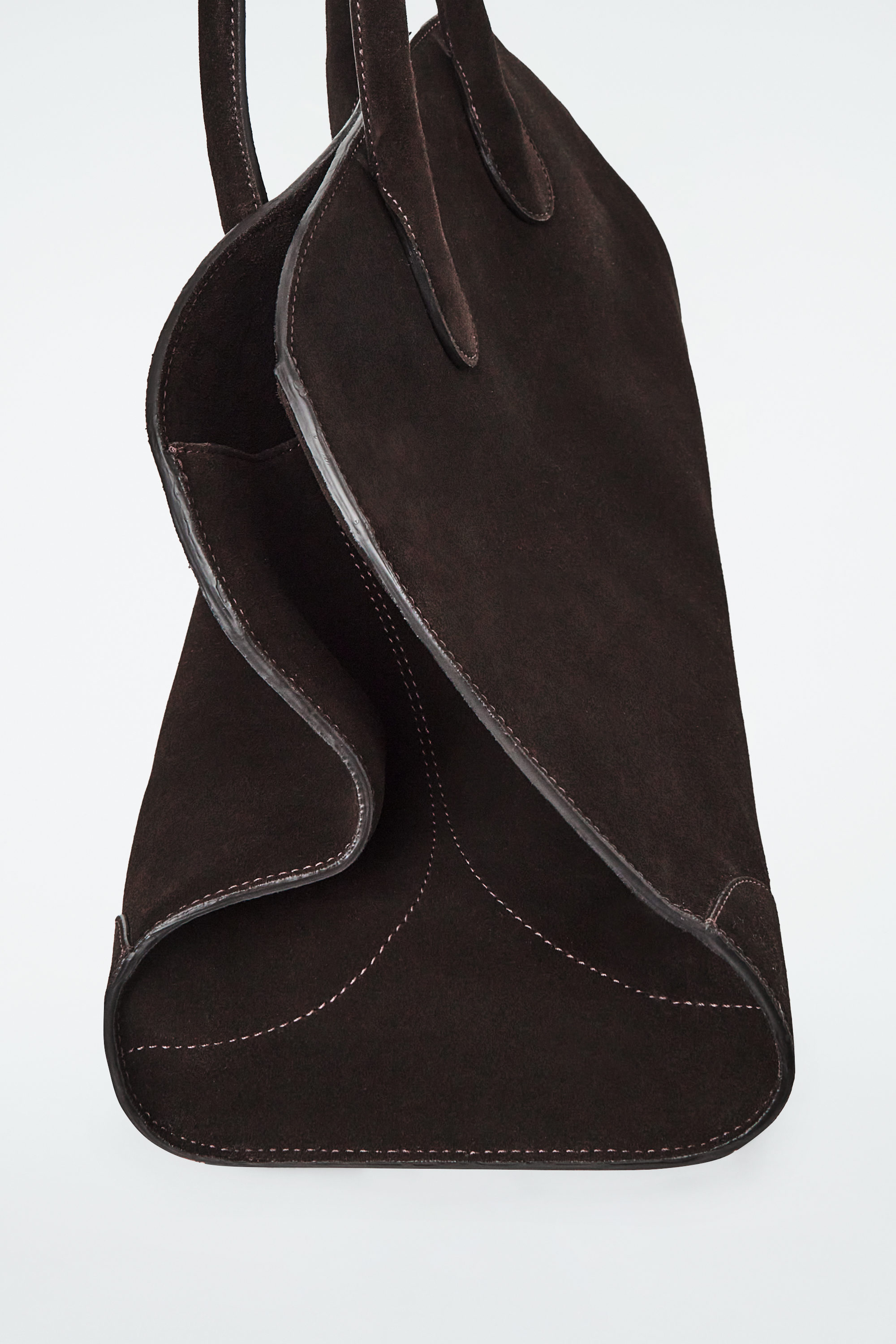 STUDIO BOWLING BAG - LEATHER - DARK-BROWN SUEDE | COS