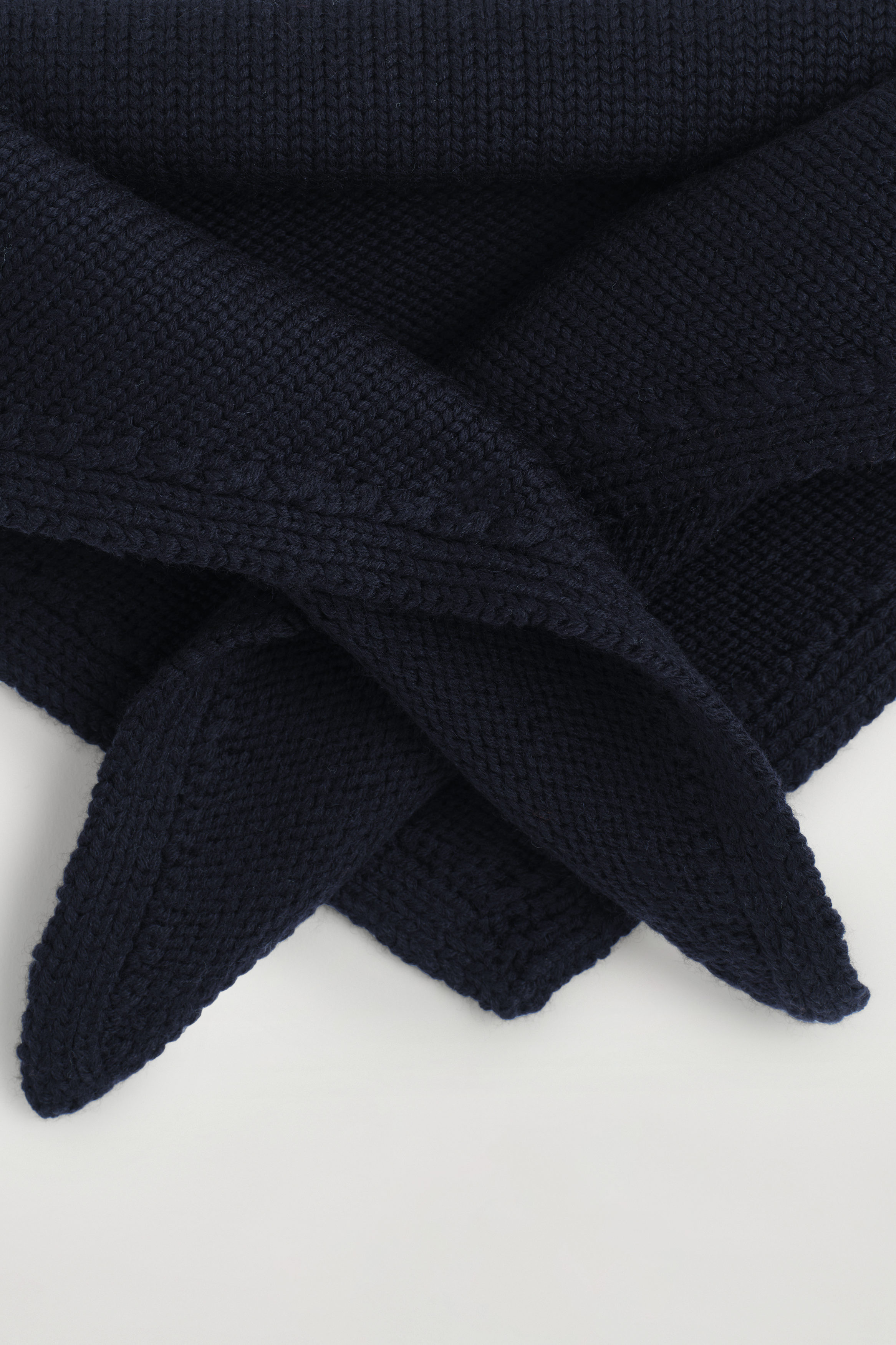 MERINO WOOL TRIANGLE SCARF - NAVY | COS US