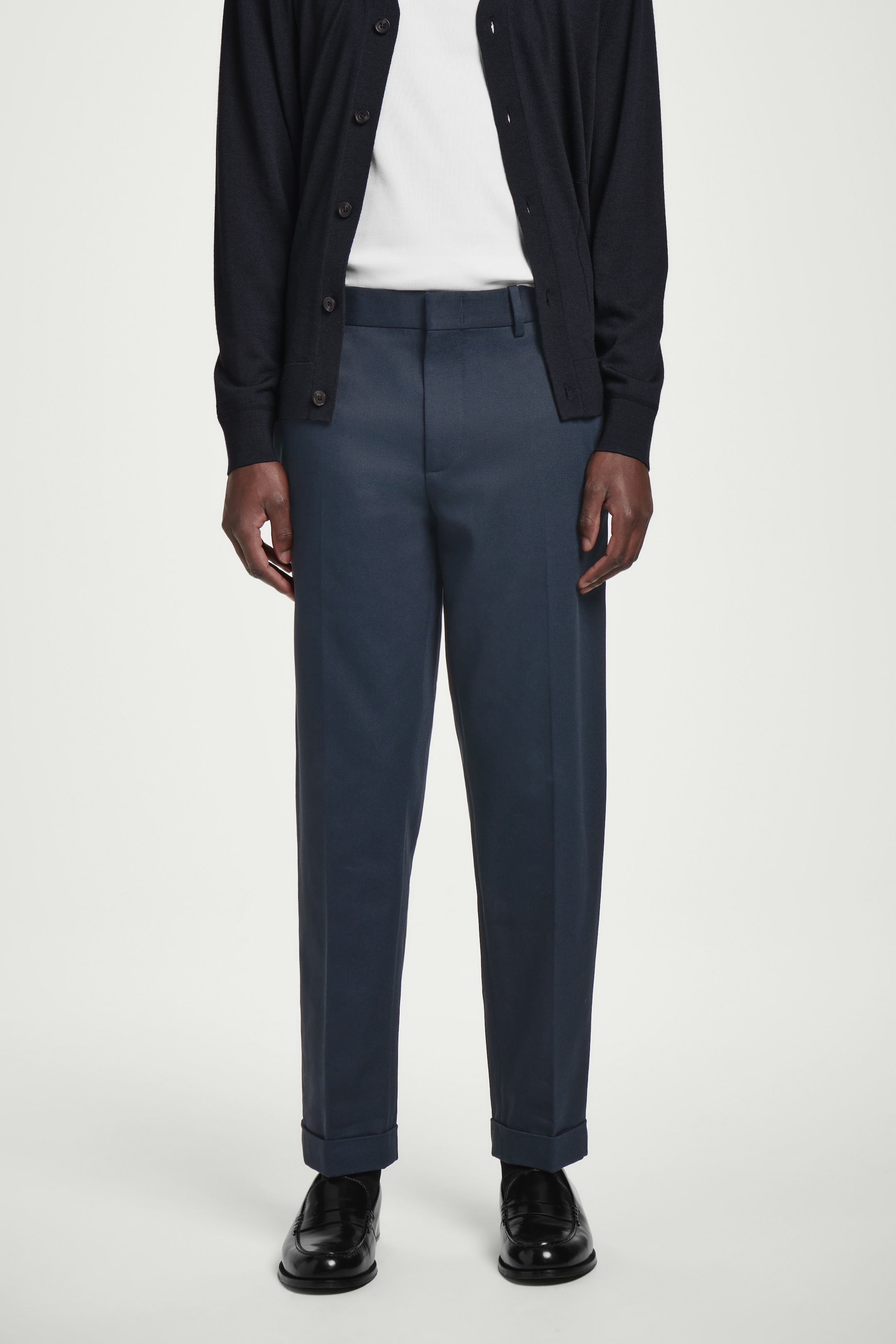 Visualizza immagine più grande: PANTALONI IN TWILL AFFUSOLATI CON RISVOLTO - BLU NAVY - UOMO | H&M IT 2