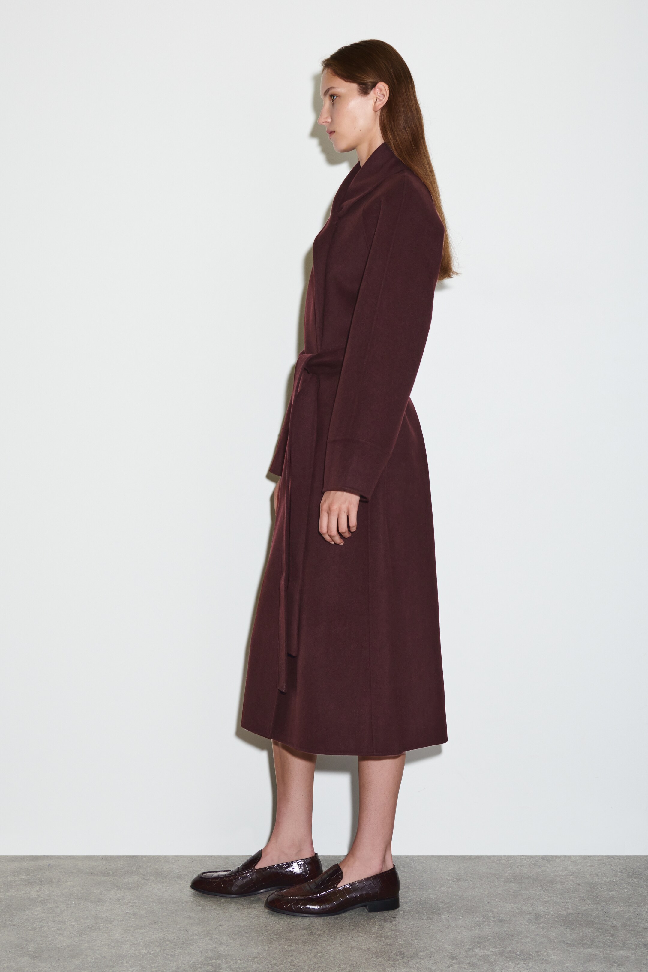 Grösseres Bild ansehen: LANGER MANTEL AUS DOUBLEFACE-WOLLE MIT GÜRTEL - BURGUNDERROT - DAMEN | H&M CH 5