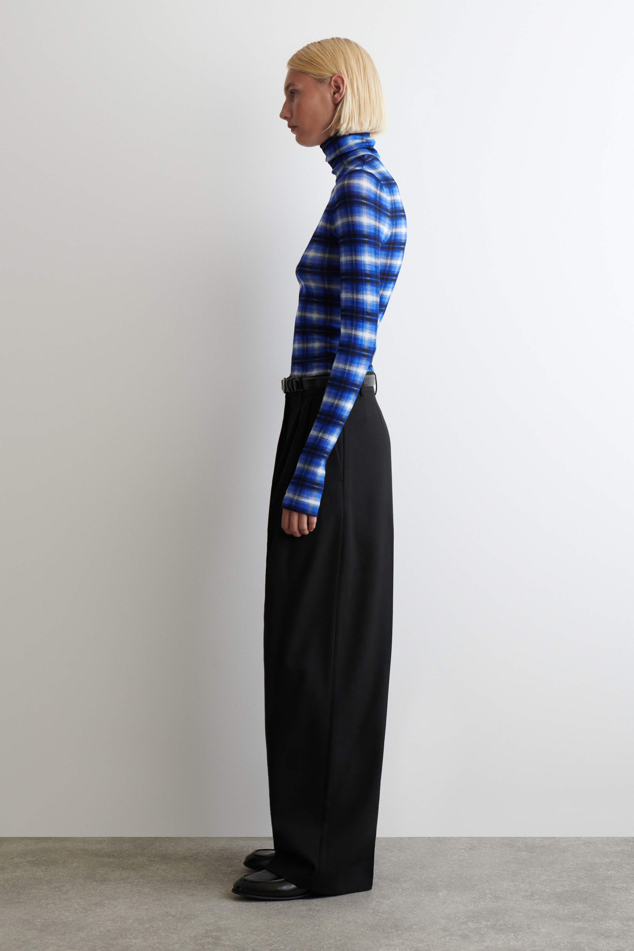 Ingrandisci l'immagine: MERINO WOOL HIGH-NECK TOP - BLUE / CHECKED - DONNA | H&M CH 3