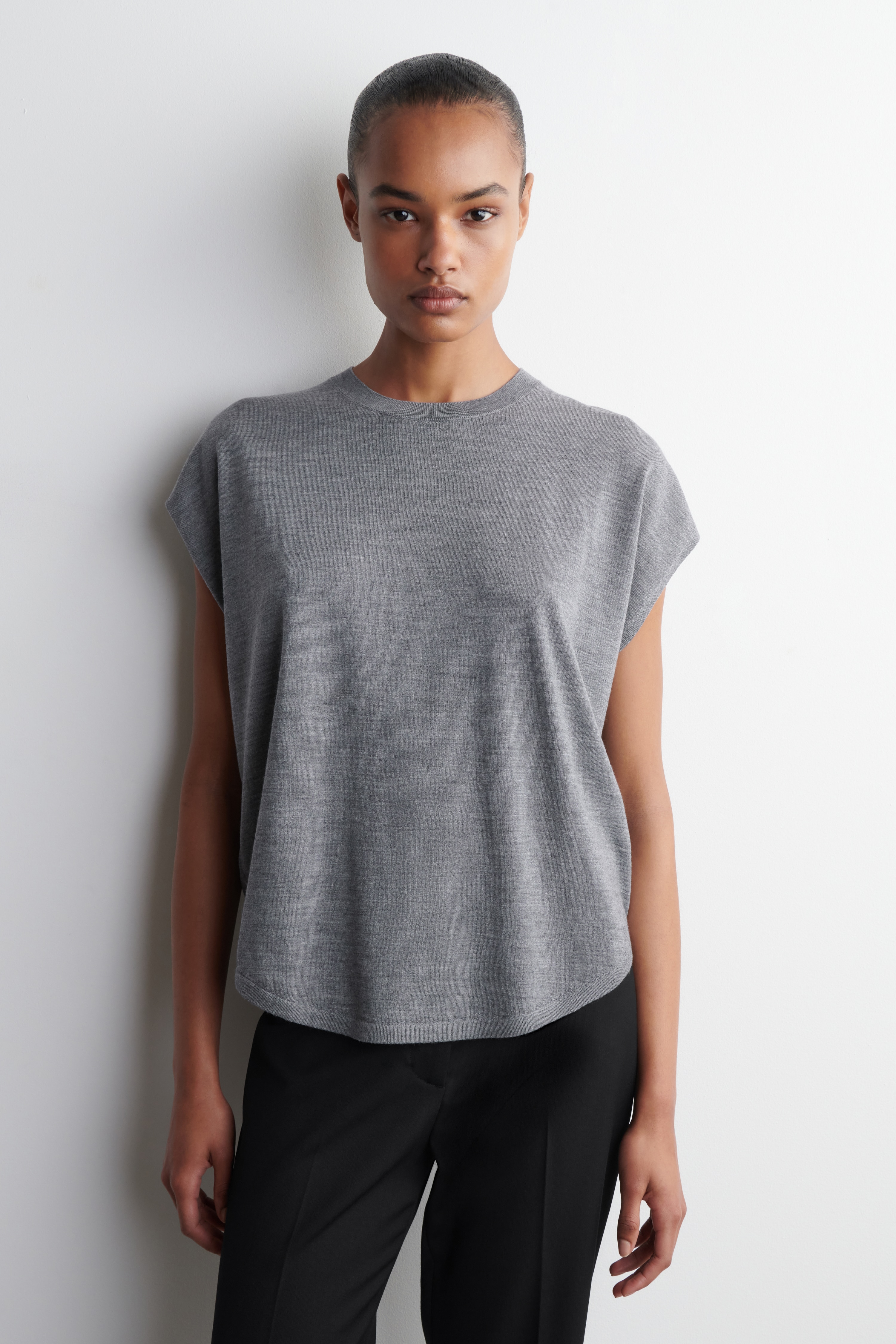 CIRCLE-CUT MERINO WOOL TOP - GREY MÉLANGE/BLACK