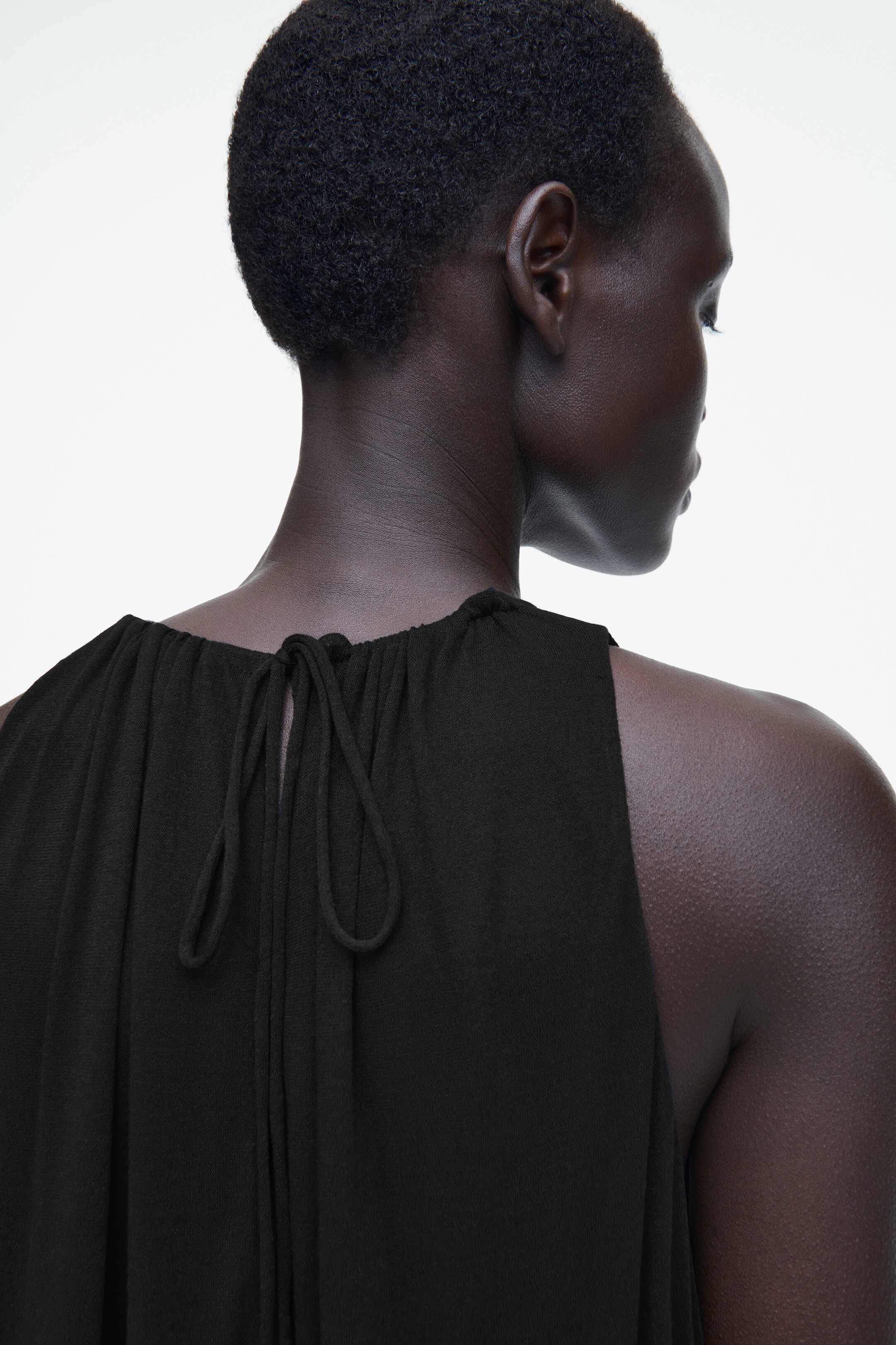 Agrandir l'image: ROBE LONGUE À ENCOLURE LICOU - NOIR - FEMME | H&M CH 4