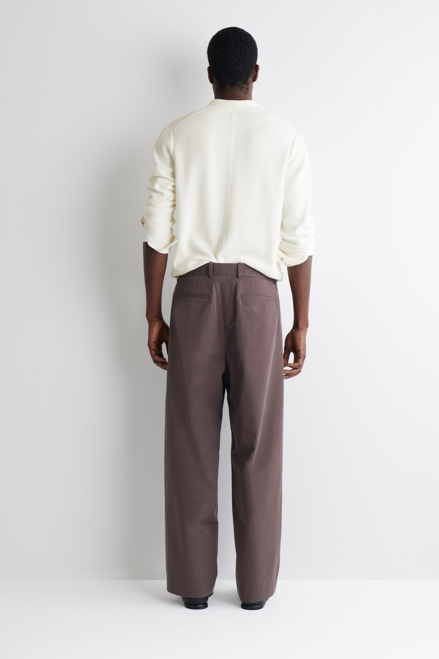 PANTALÓN ANCHO DE ALGODÓN CON DETALLE PLISADO - MARRÓN OSCURO/AZUL MARINO - 4