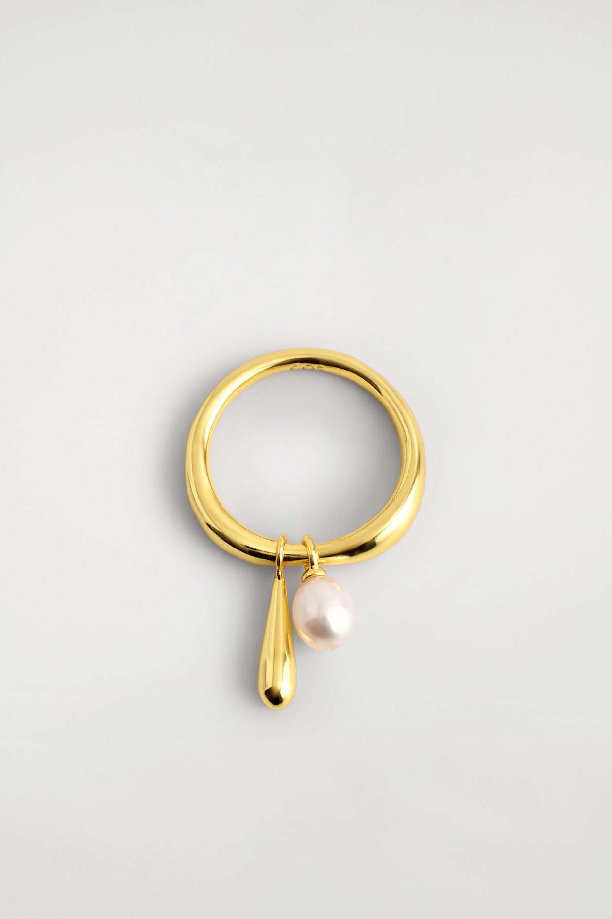 TEARDROP-CHARM RING — GOLD