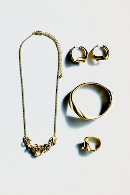 TWISTED RIBBON RING — GOLD 2