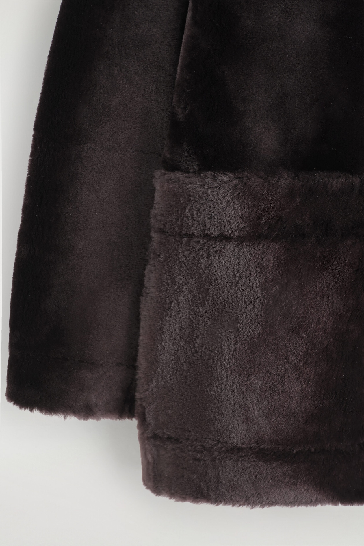 COLLARLESS SHEARLING JACKET — MAHOGANY