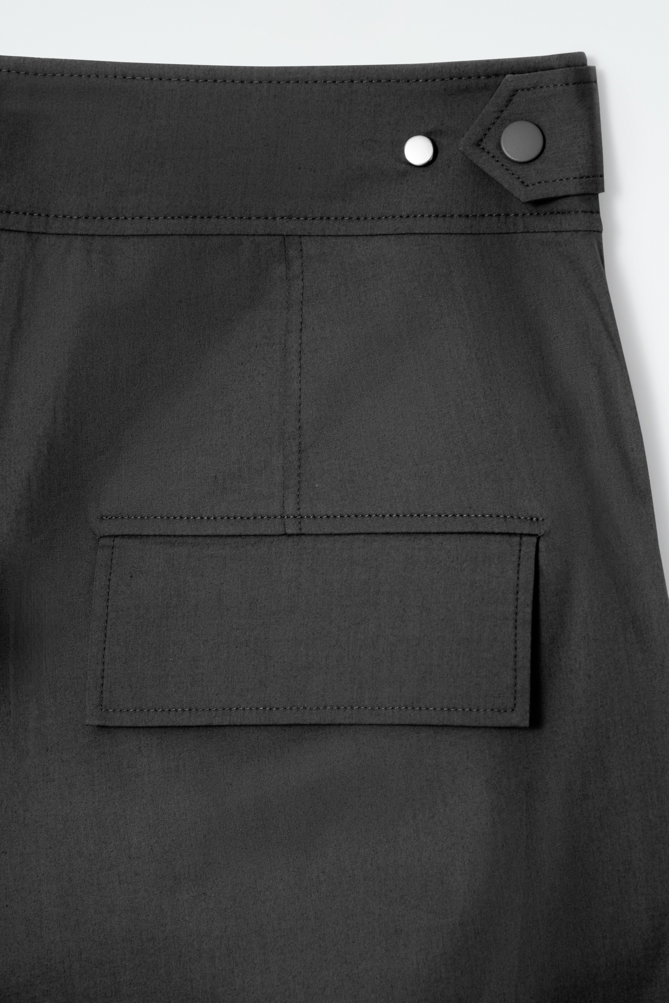 Agrandir l'image: PANTALON WORKWEAR STYLE BARREL - NOIR - FEMME | H&M CH 2