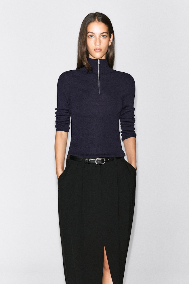 SEAMLESS MERINO WOOL ZIP-UP TOP — NAVY