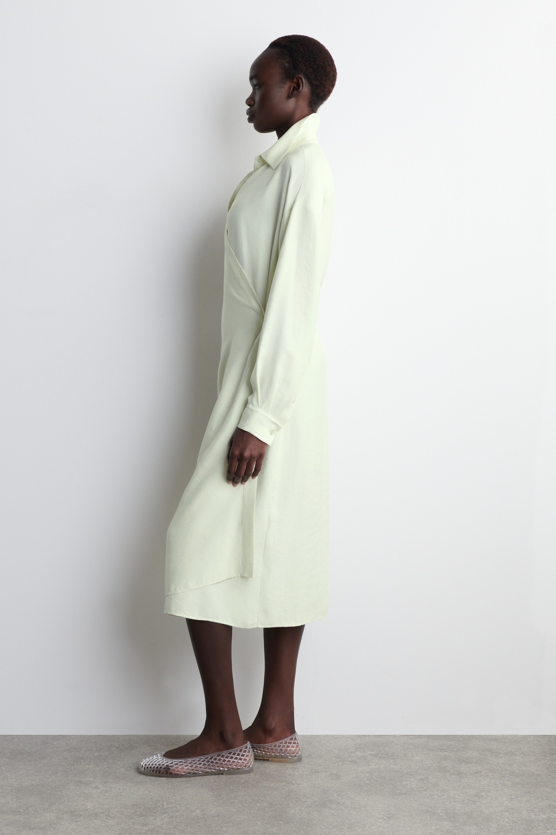 Visa större bild: MIDI WRAP SKJORTKLÄNNING - LJUSGRÖN - DAM | H&M SE 2
