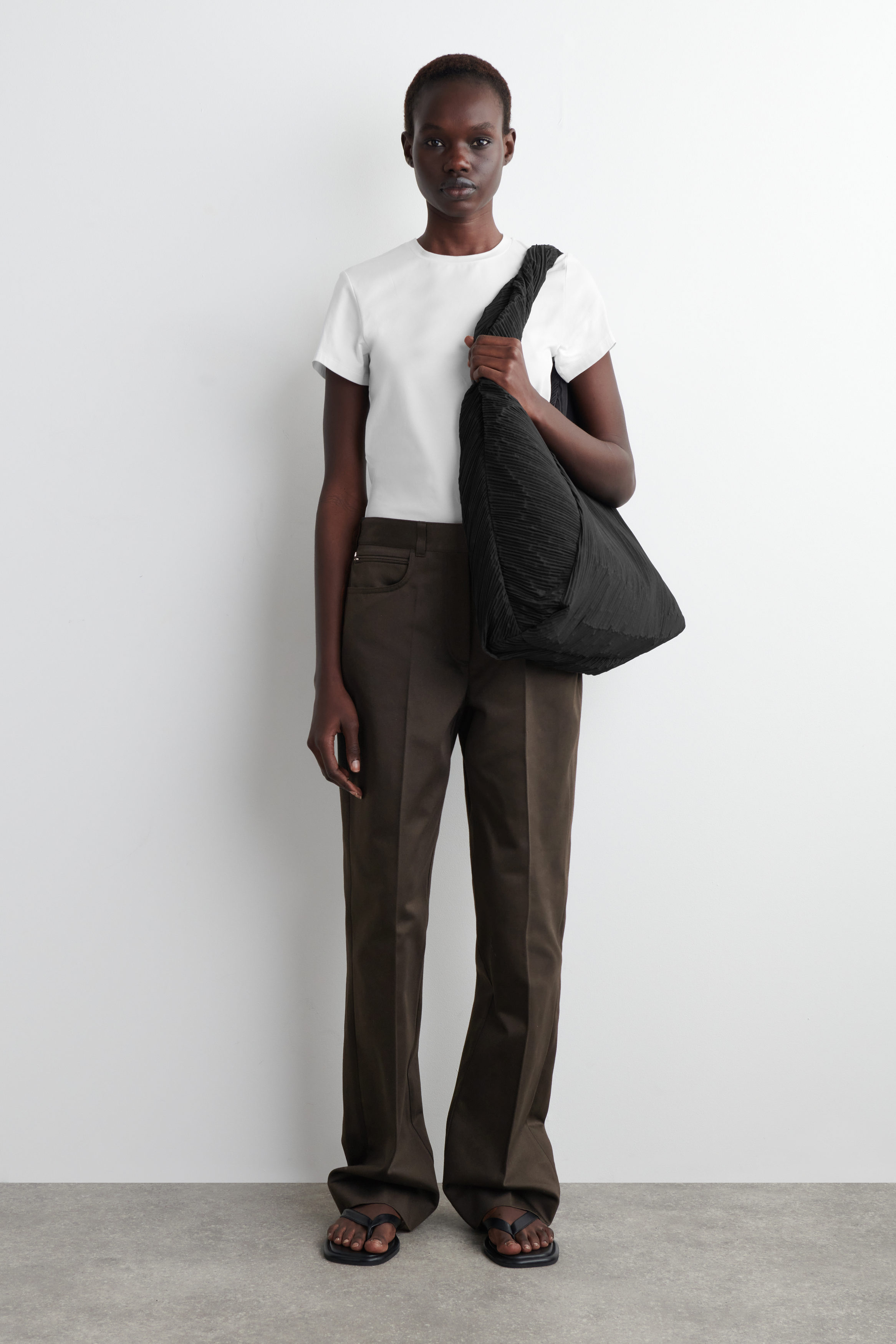 SCULPTURAL SHOULDER BAG – PLEATED - BLACK | COS