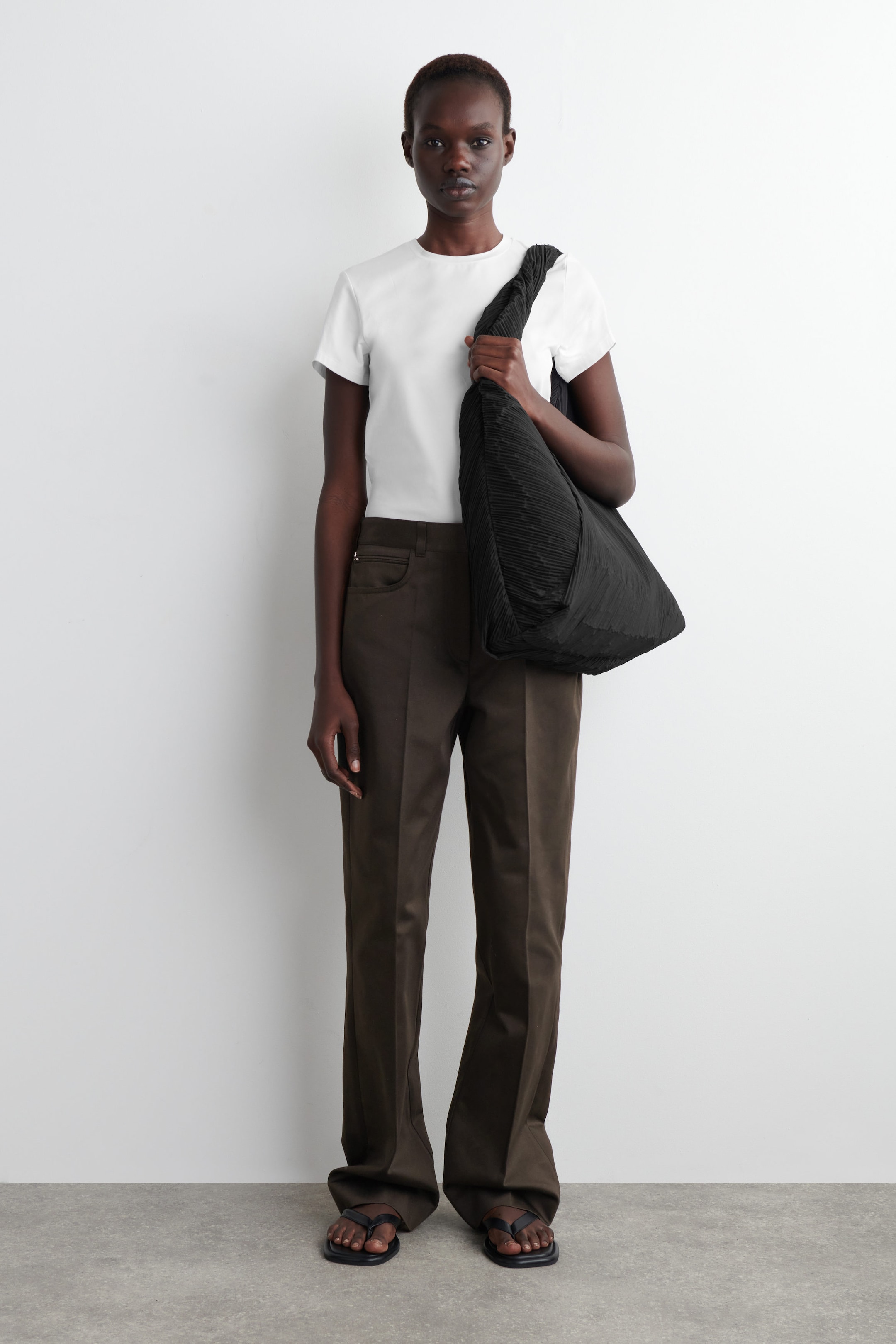SCULPTURAL SHOULDER BAG – PLEATED