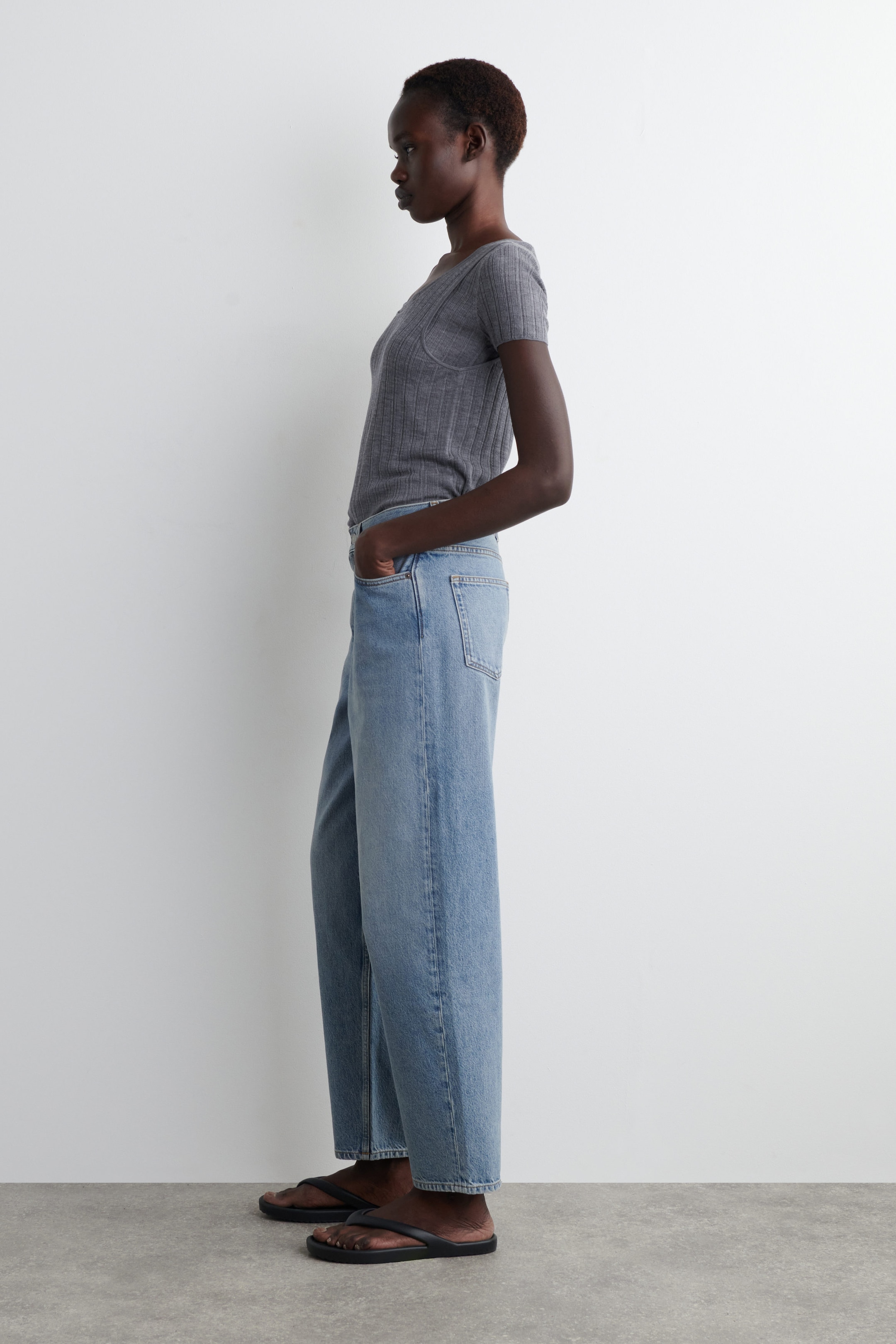 ARCH TAPERED JEANS