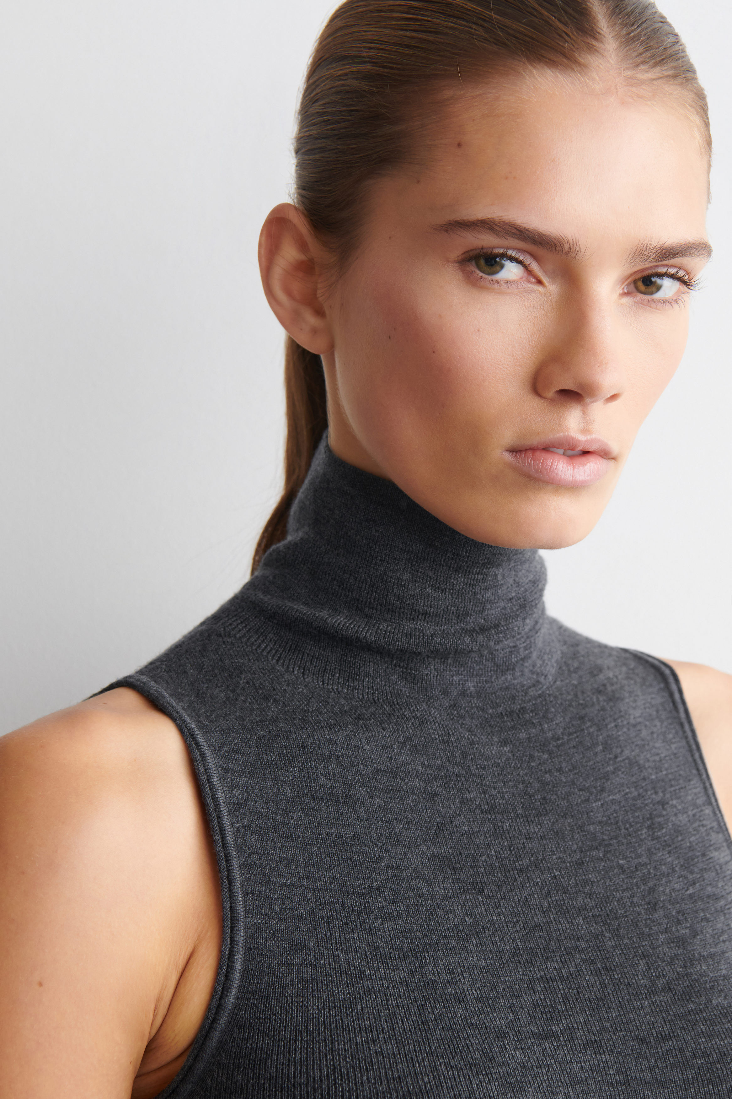 SEAMLESS MERINO WOOL TURTLENECK TOP - thumbnail 6