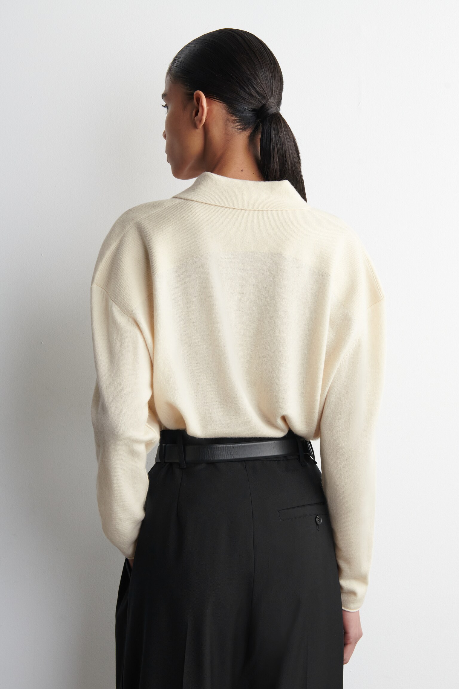 ZAPÍNACIA POLO KOŠEĽA Z MERINO VLNY A JAKOVINY - BIELA/BORDOVÝ/HNEDÁ MELÍROVANÁ - 6