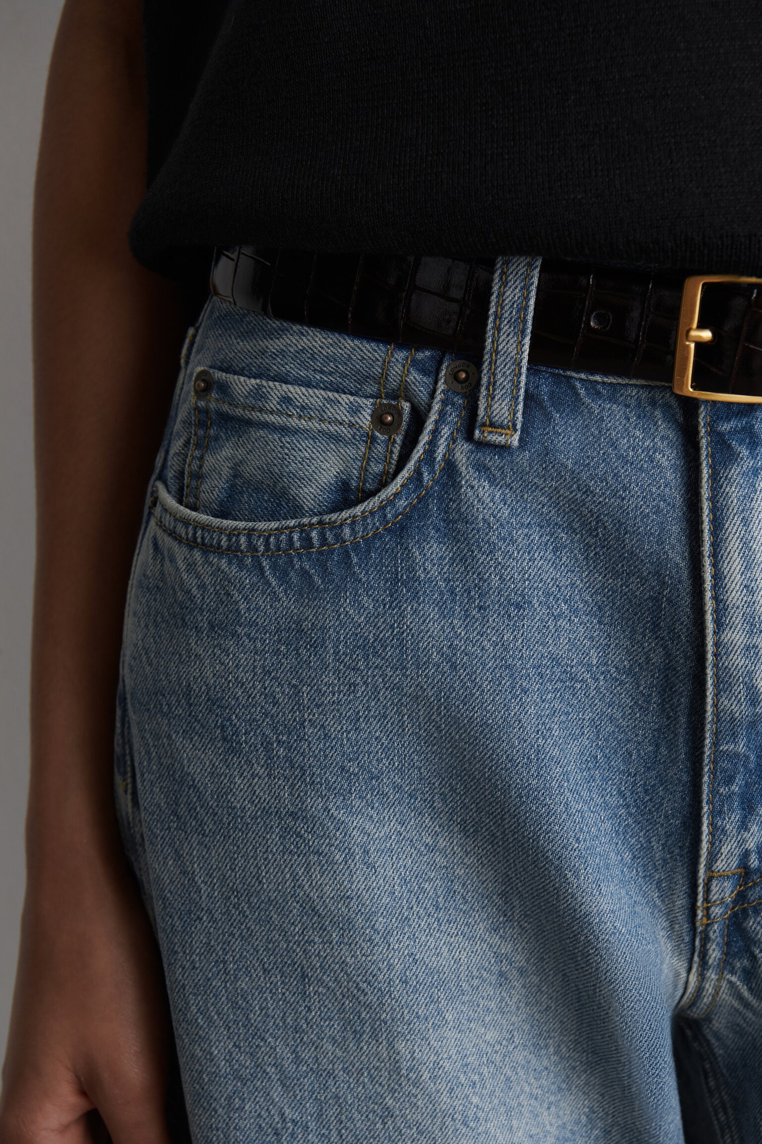 REPRISE STRAIGHT-LEG JEANS - FADED BLUE/DARK INDIGO/DARK BROWN - 5