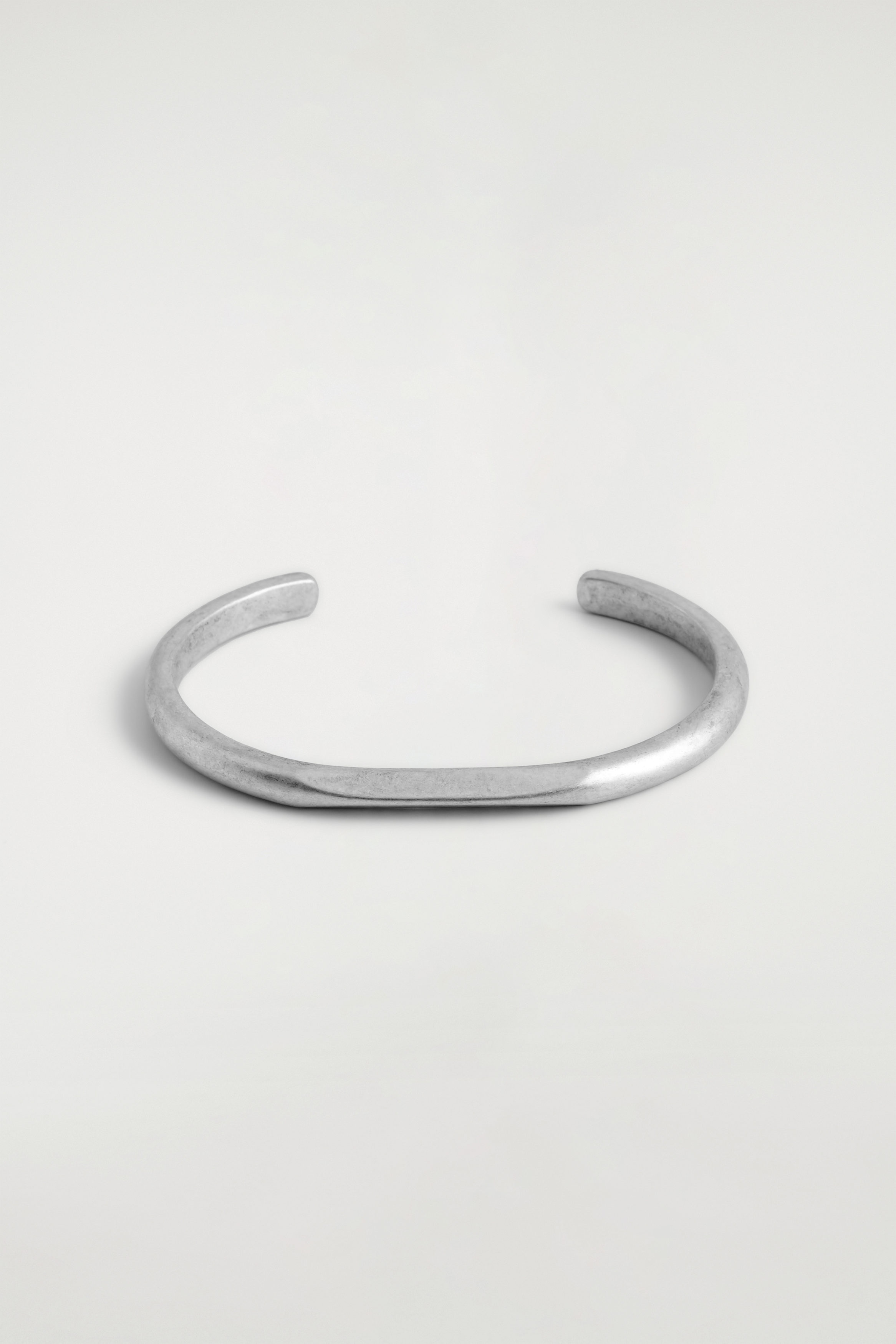 ヴィンテージ！Silver Wavy Cuff ブレスレット 14.2cm ファッション ヴィンテージ！Silver Wavy Cuff ブレスレット