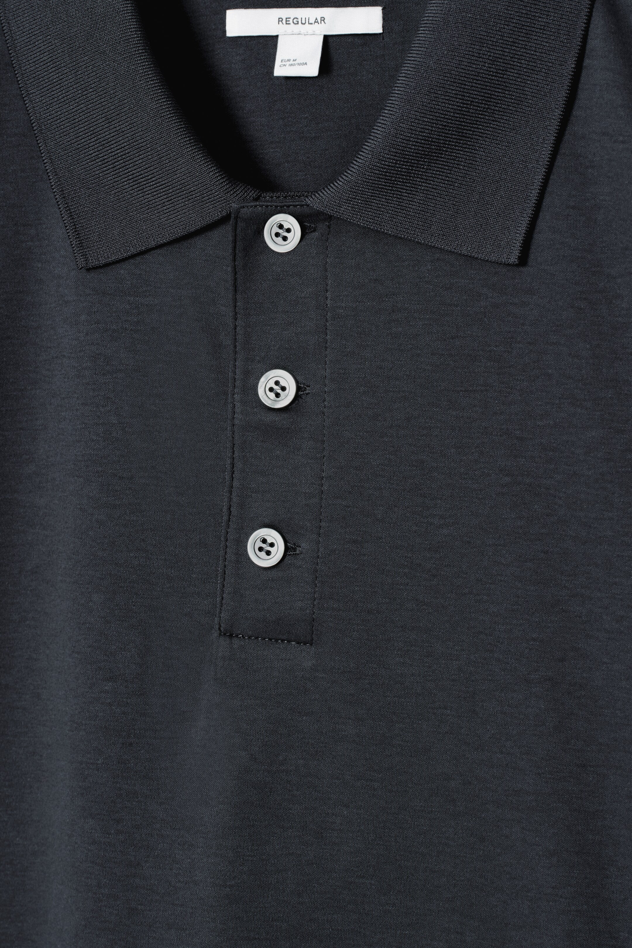Vezi imaginea mai mare: TRICOU POLO DIN BUMBAC MERCERIZAT, CROIALĂ REGULARĂ - BLEUMARIN - BĂRBAŢI | H&M RO 7
