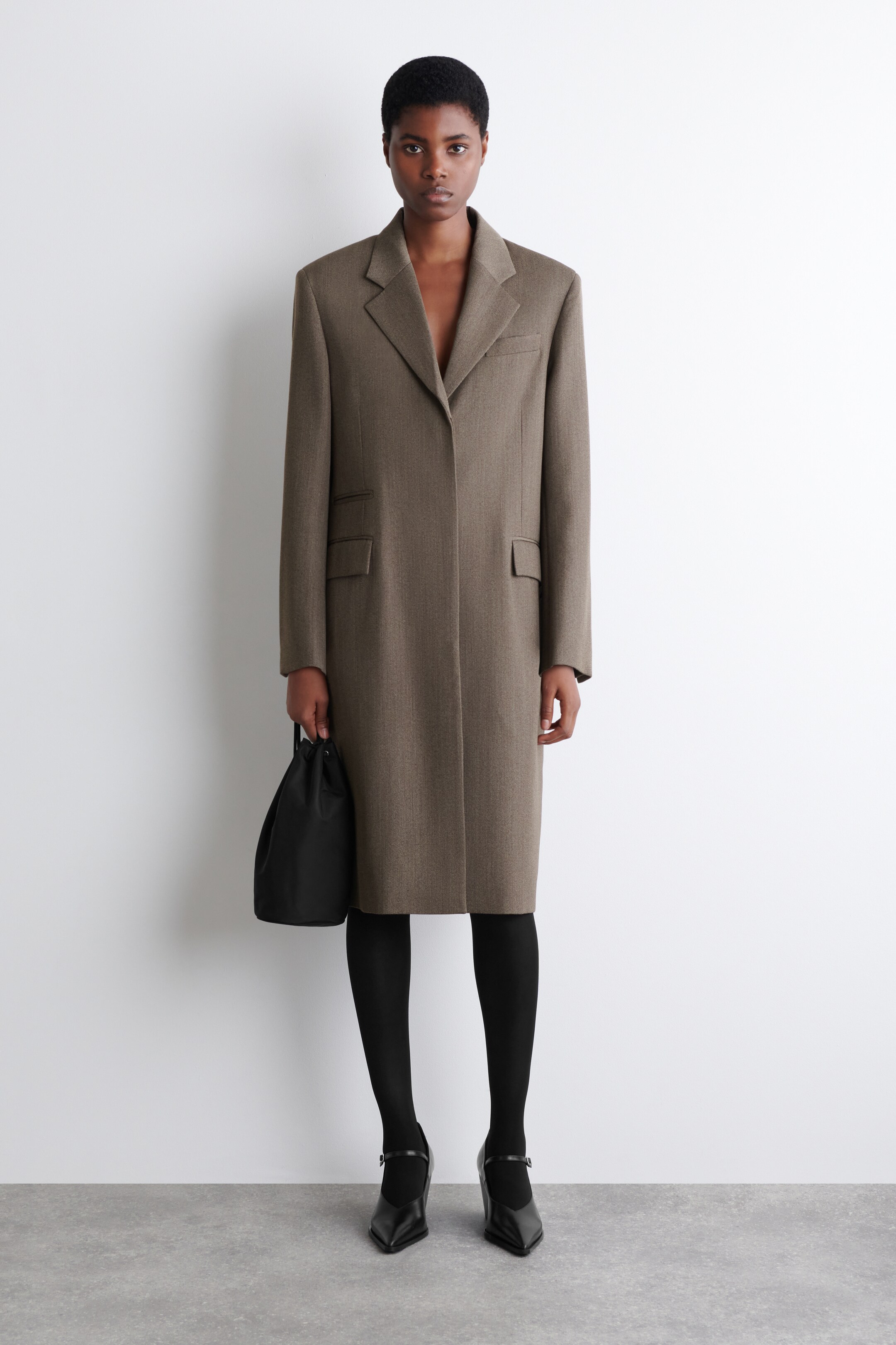 Grösseres Bild ansehen: UMHÄNGETASCHE MIT KORDZUG - NYLON - SCHWARZ - DAMEN | H&M CH 2