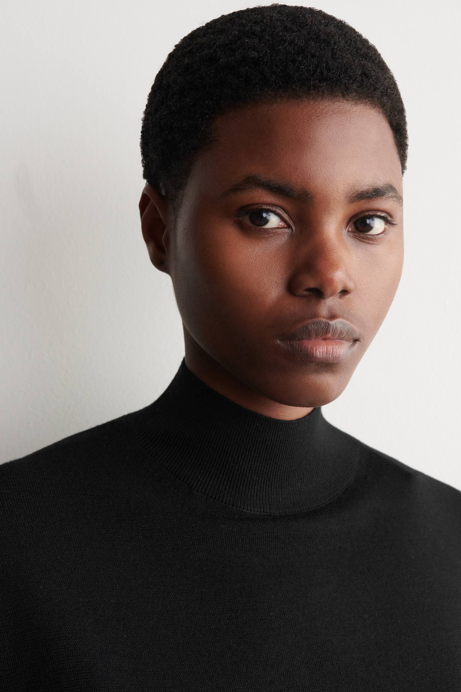 T-SHIRT IN LANA MERINO CON DETTAGLIO SCIARPA - BLACK / GREEN/AVORIO / CIOCCOLATO - 7