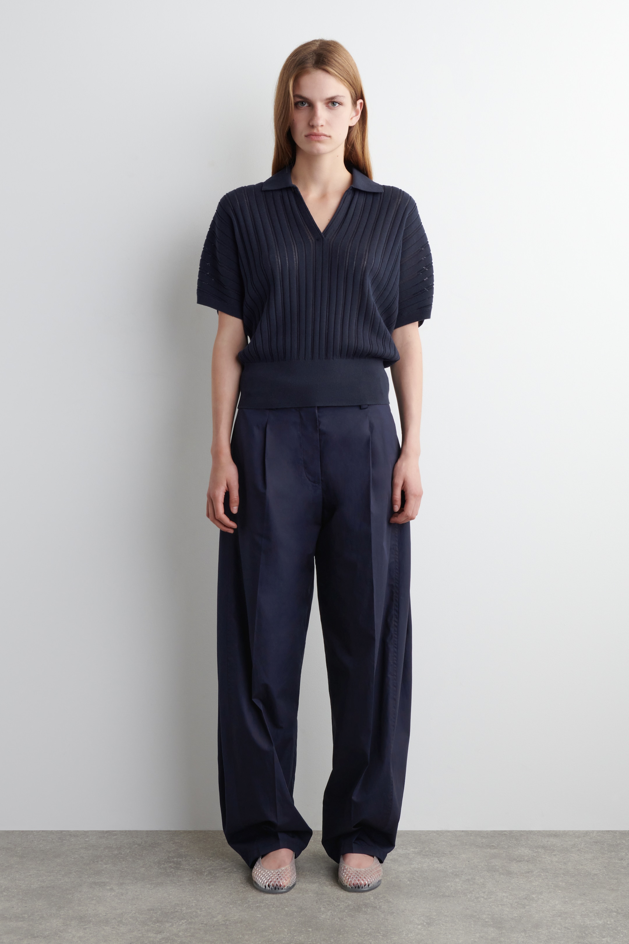 Grösseres Bild ansehen: BAUMWOLLHOSE MIT BARREL-BEIN UND FALTEN - NAVYBLAU - DAMEN | H&M CH 1
