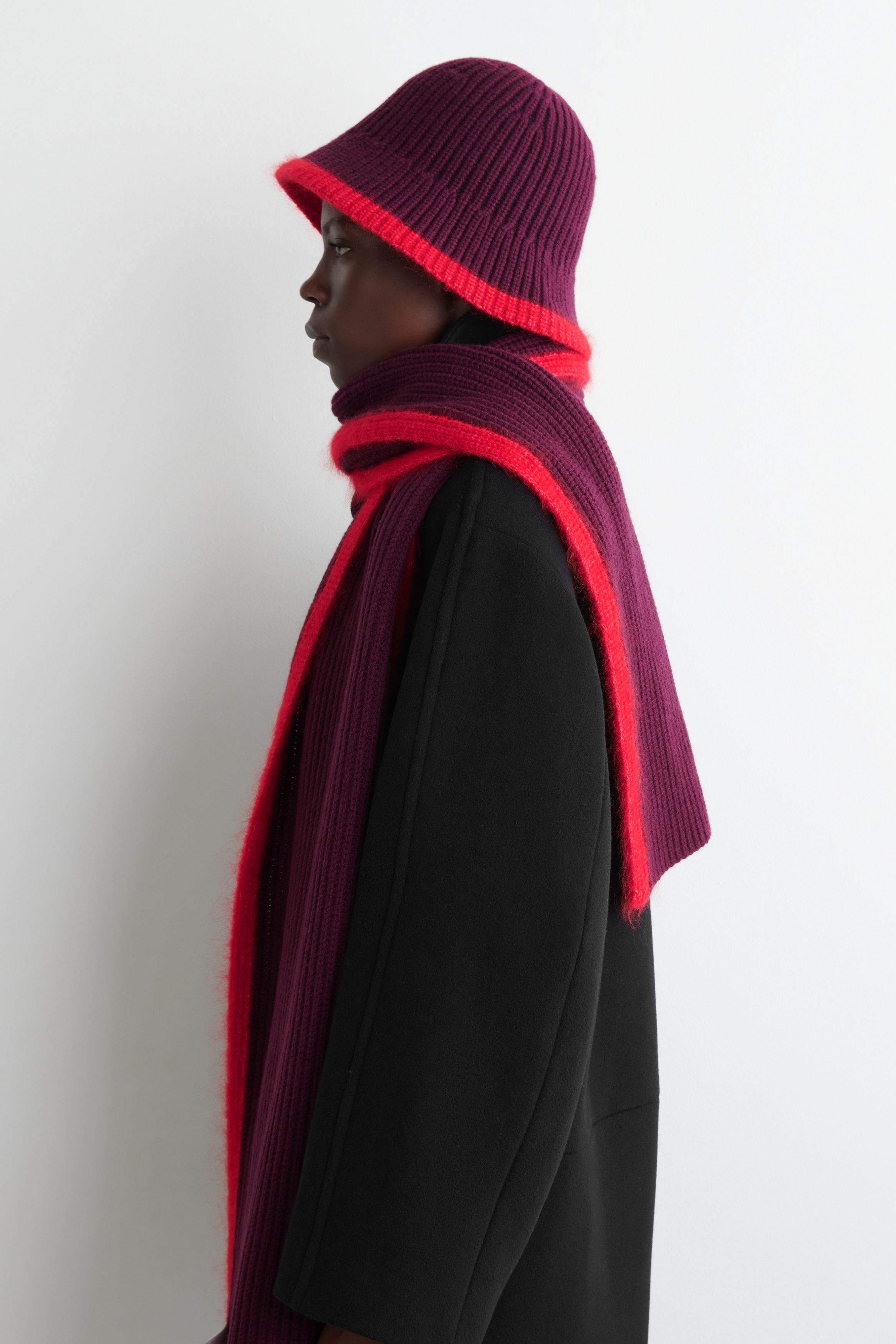 【todayful】Rib Knit Muffler /red TODAYFUL（トゥデイフル）の「Rib Knit Muffler（マフラー