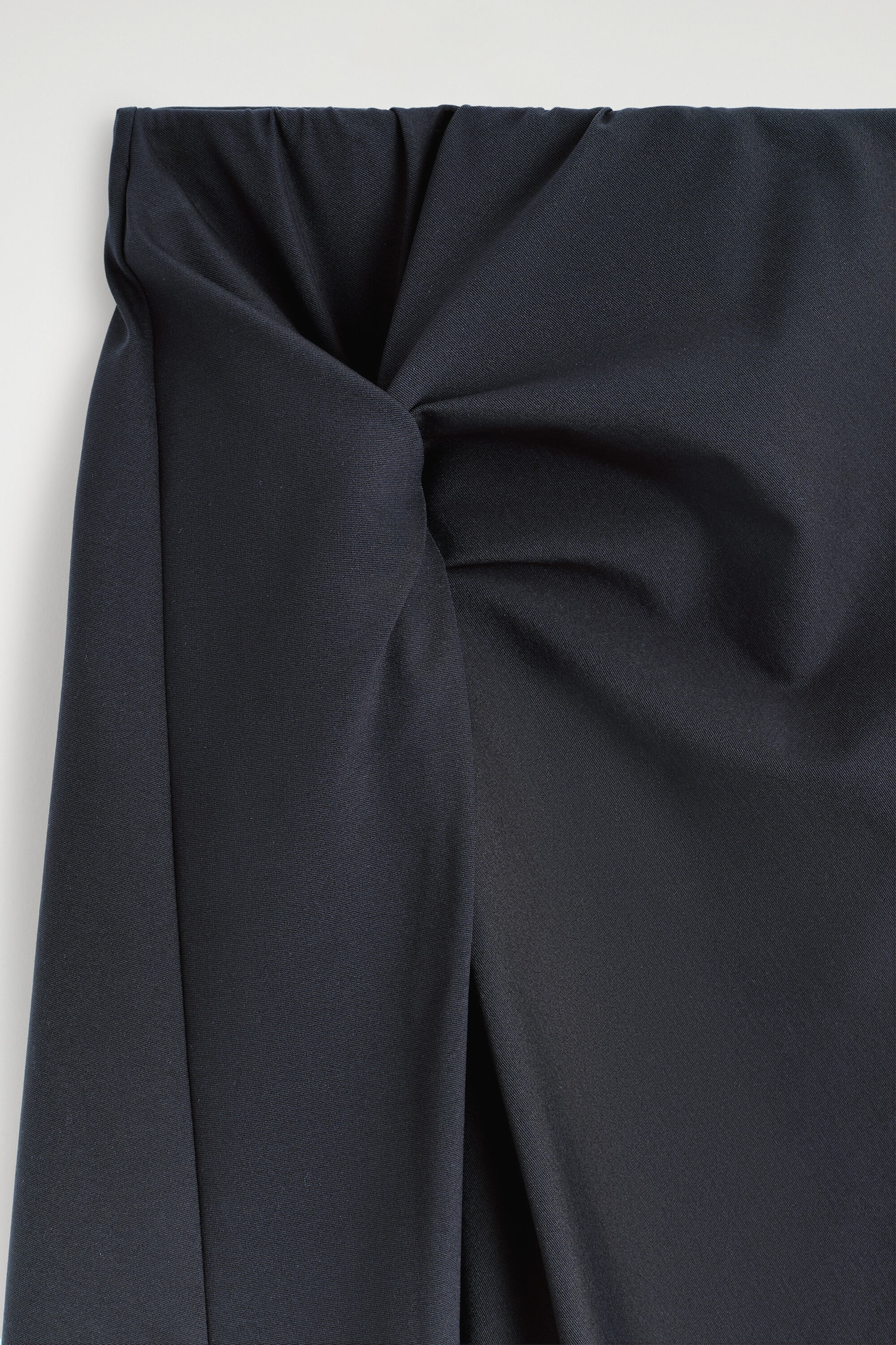 TWIST-DETAIL JERSEY MIDI SKIRT — NAVY