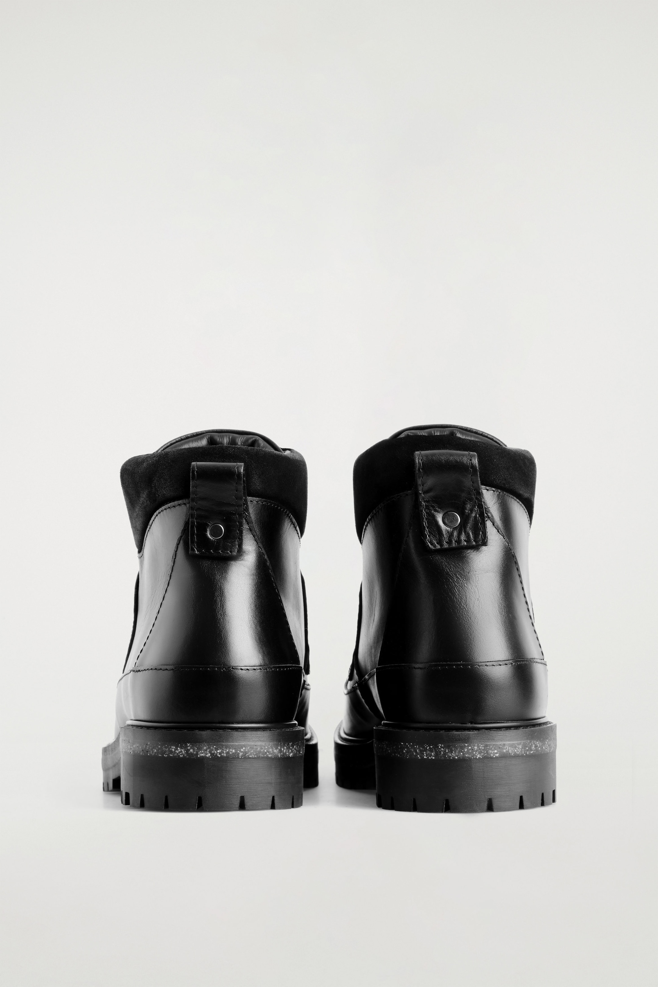 LEATHER HIKING BOOTS