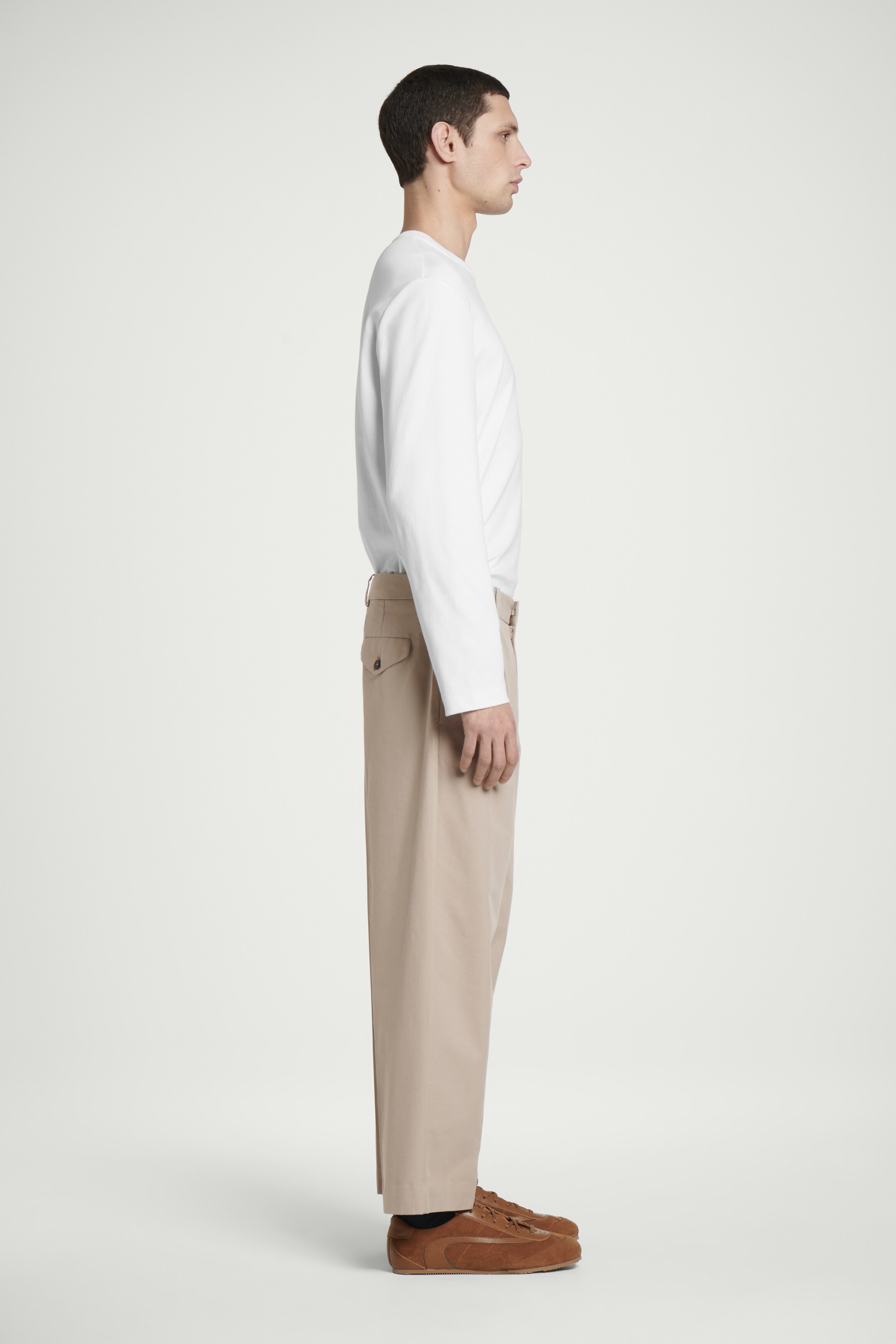 Agrandir l'image: PANTALON À PLIS FUSELÉ DÉCONTRACTÉ EN COTON - TAUPE - HOMME | H&M CH 4