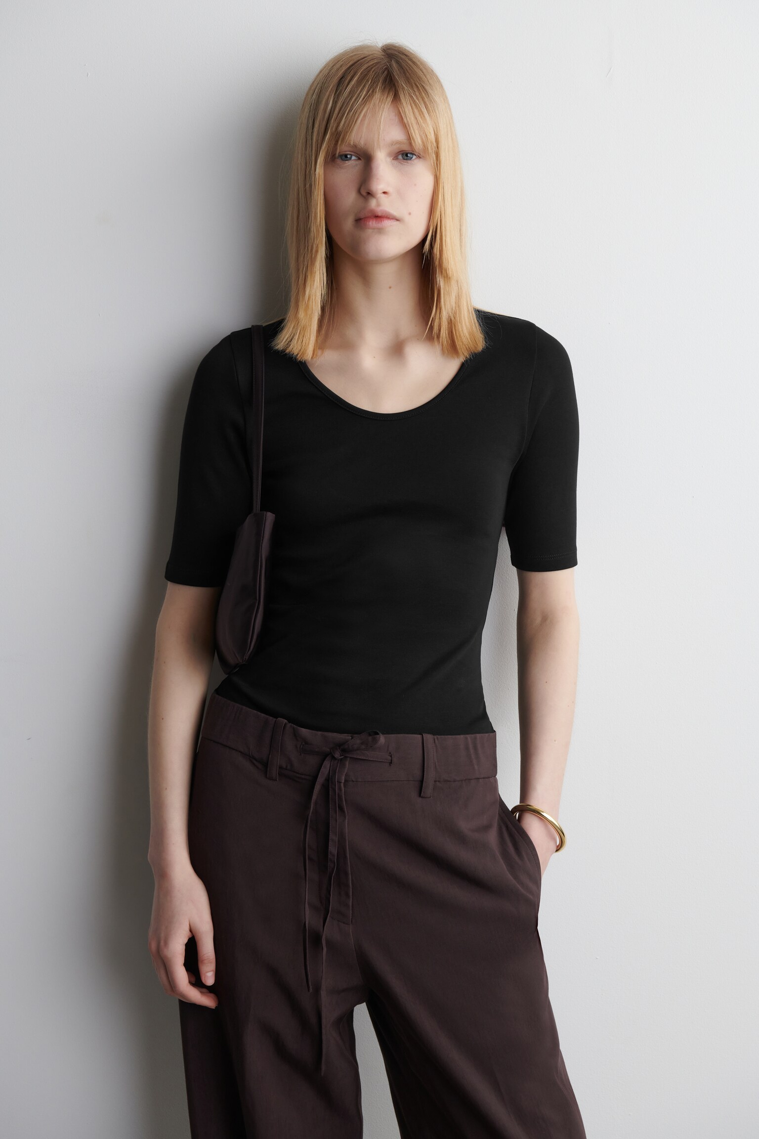 SLIM SCOOP-NECK COTTON T-SHIRT - BLACK/LILAC/ECRU