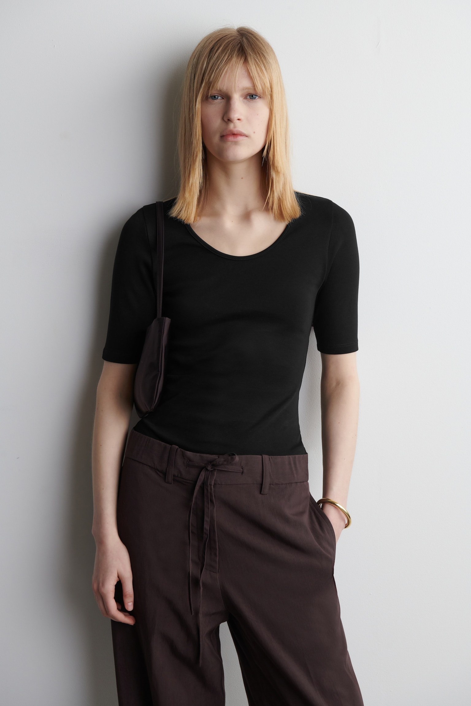 SLIM SCOOP-NECK COTTON T-SHIRT - BLACK/LILAC/ECRU
