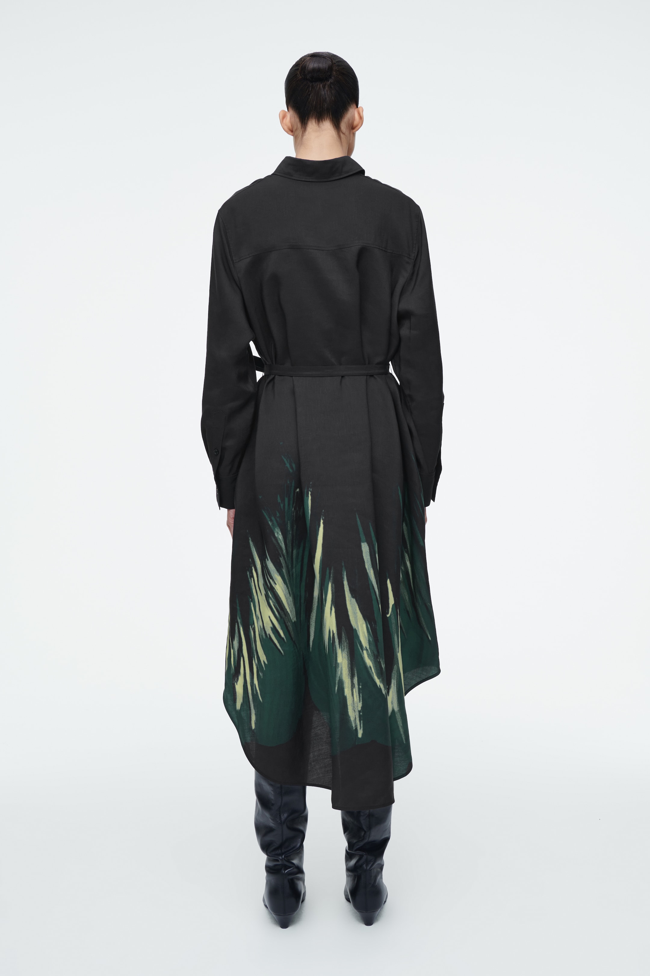 Vezi imaginea mai mare: ROCHIE-CĂMAȘĂ IMPRIMATĂ CU CUREA - NEGRU / IMPRIMAT - FEMEI | H&M RO 3