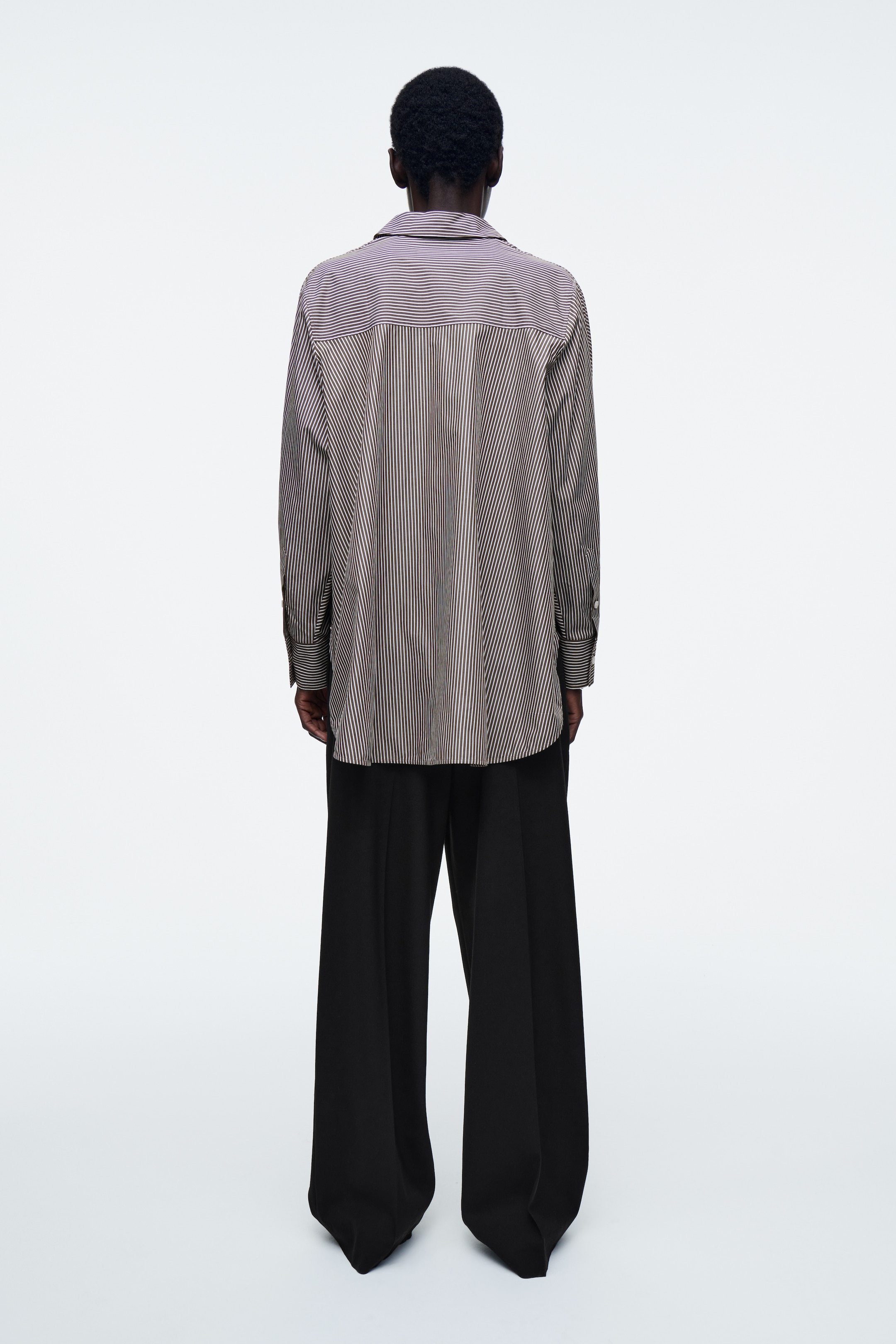 Grösseres Bild ansehen: LÄSSIGES BAUMWOLL-HEMD - BRAUN/WEISS /GESTREIFT - DAMEN | H&M CH 4