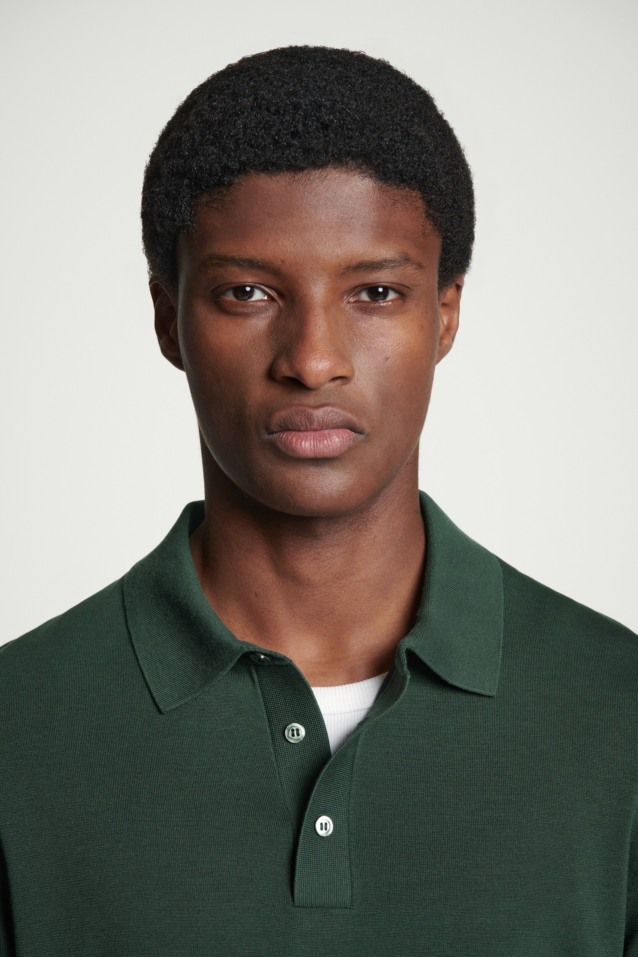 Visualizza immagine più grande: POLO SLIM IN MAGLIA DI SETA - VERDE SCURO - UOMO | H&M IT 4