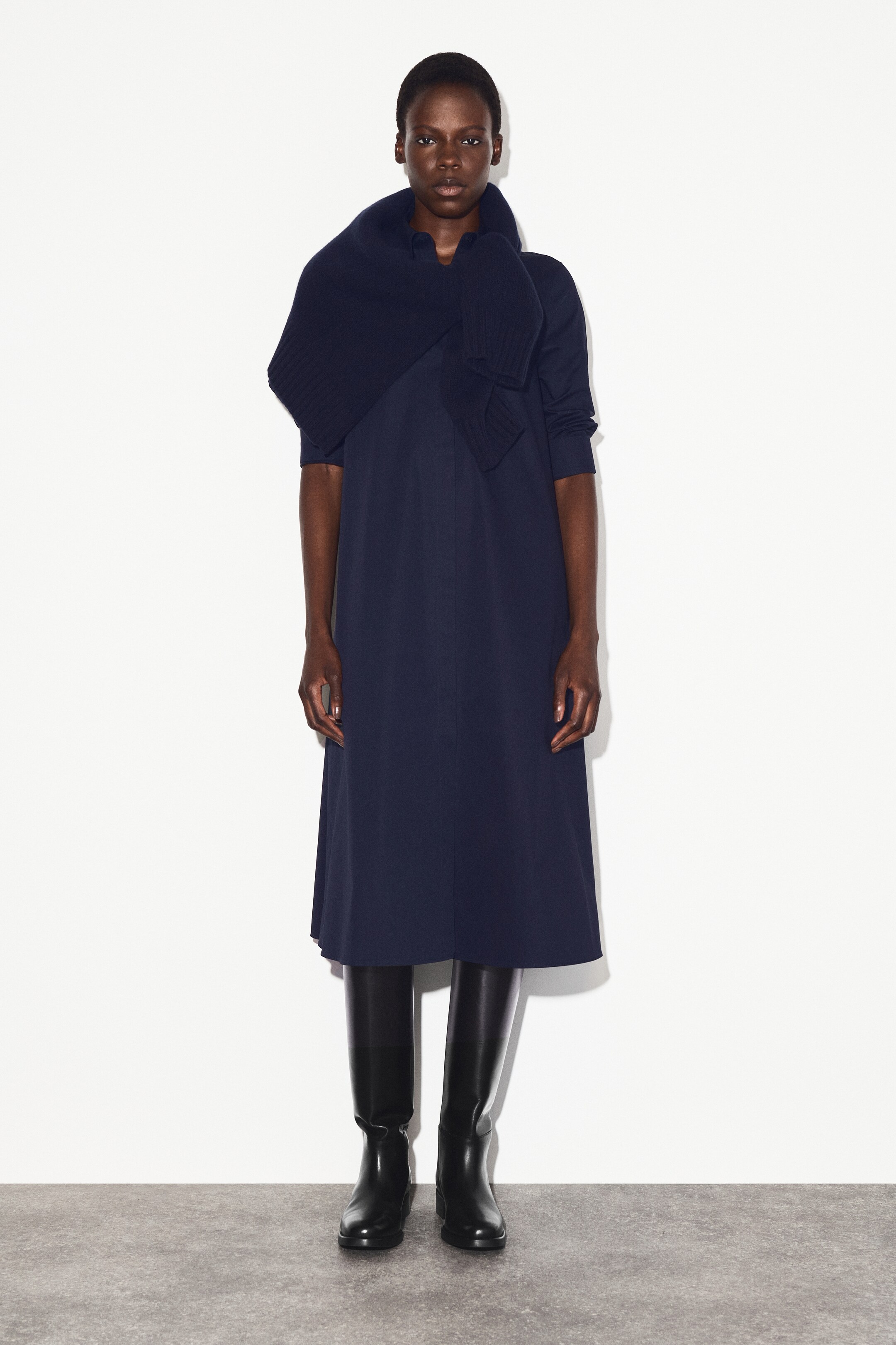 Ingrandisci l'immagine: VOLUMINOUS MAXI SHIRT DRESS - NAVY - DONNA | H&M CH 2