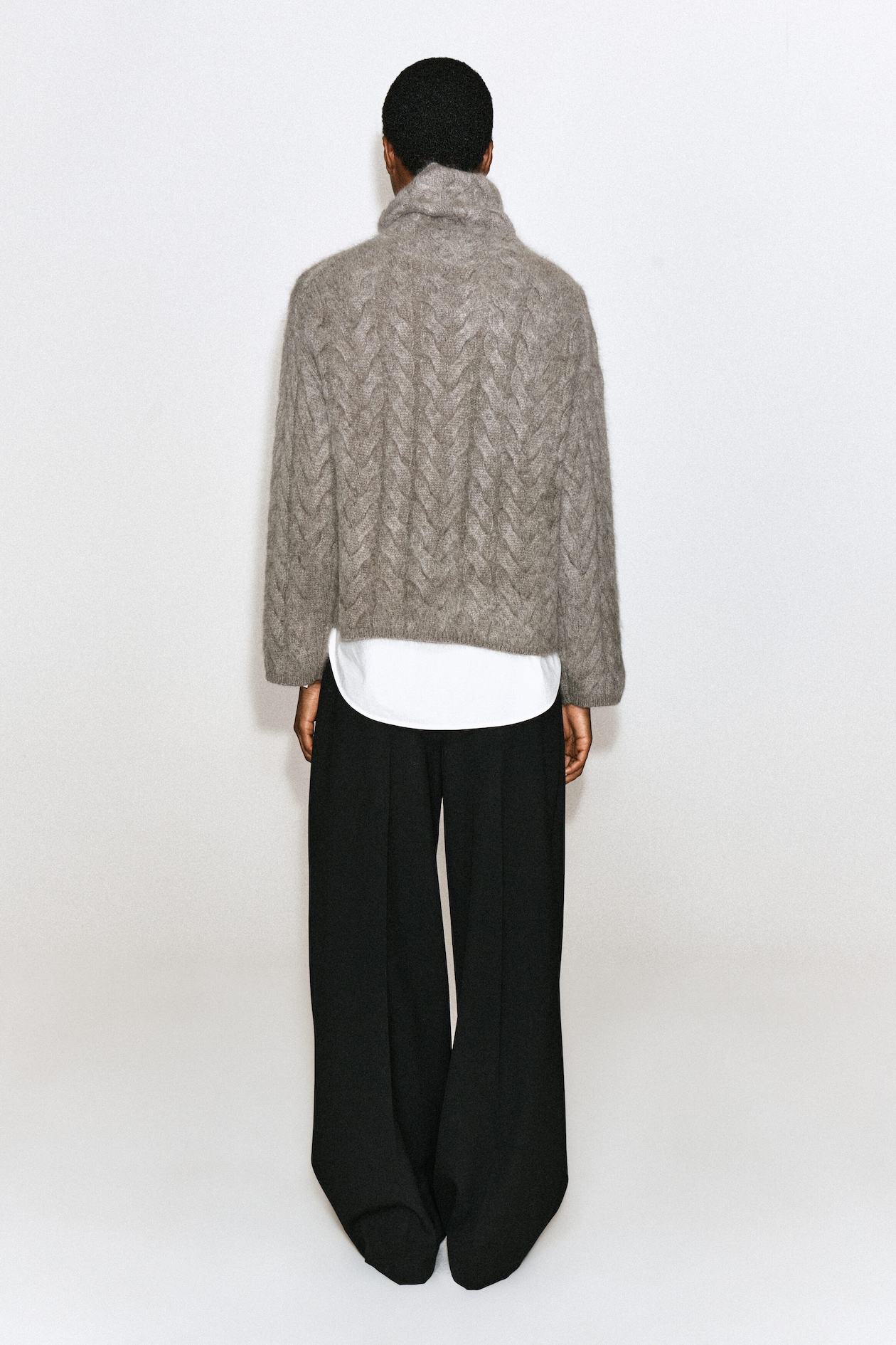 CABLE-KNIT BRUSHED PURE CASHMERE SWEATER — BROWN