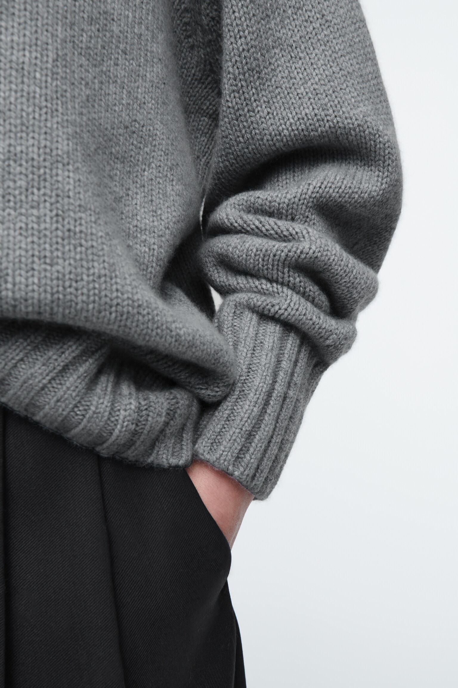CHUNKY CASHMERE CREW-NECK JUMPER - GREY - 7