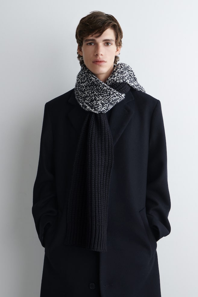 REVERSIBLE FLECKED WOOL-BLEND SCARF — NAVY / WHITE