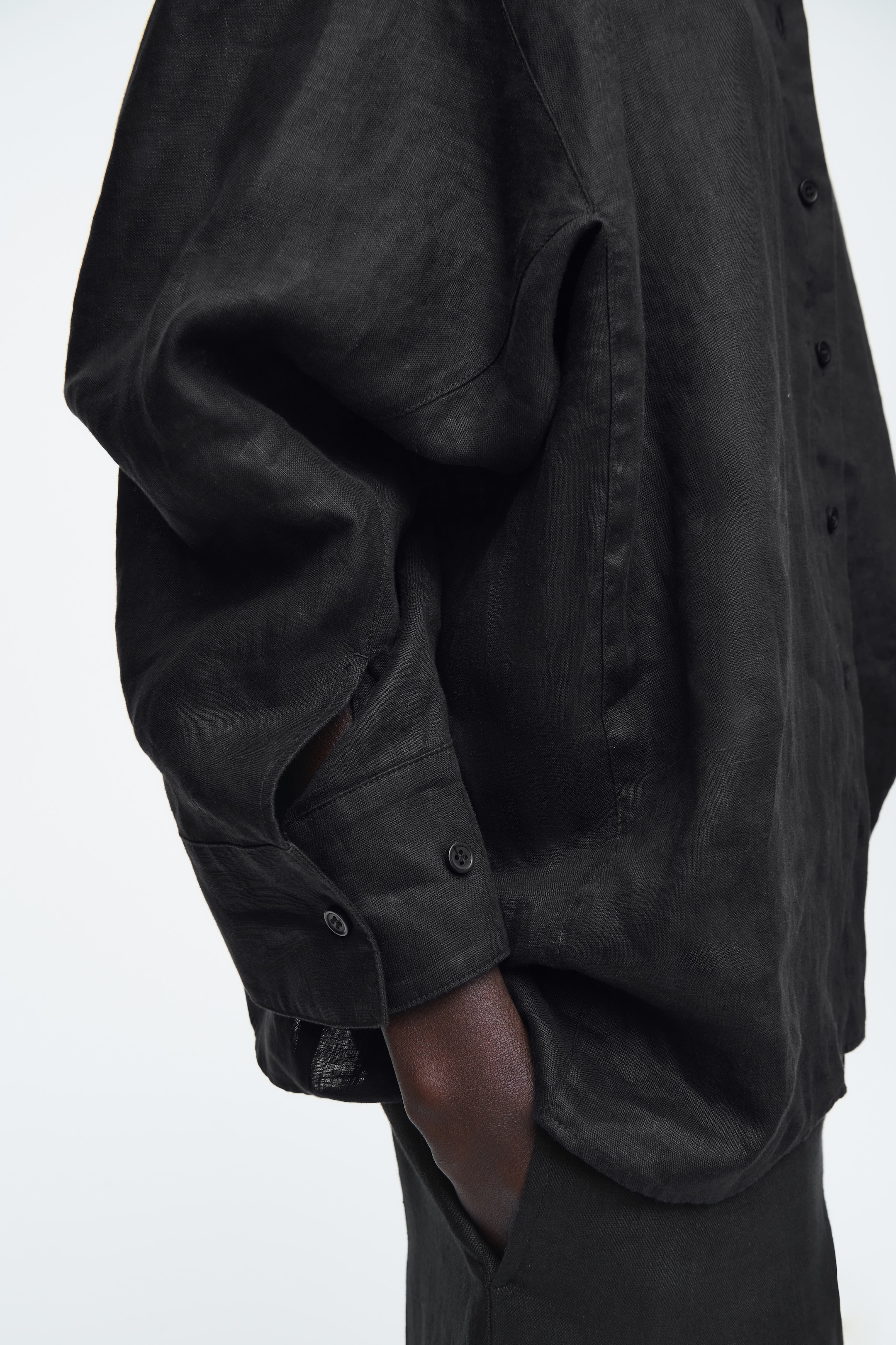 Visualizza immagine più grande: CAMICIA SQUADRATA IN LINO - NERO - DONNA | H&M IT 6