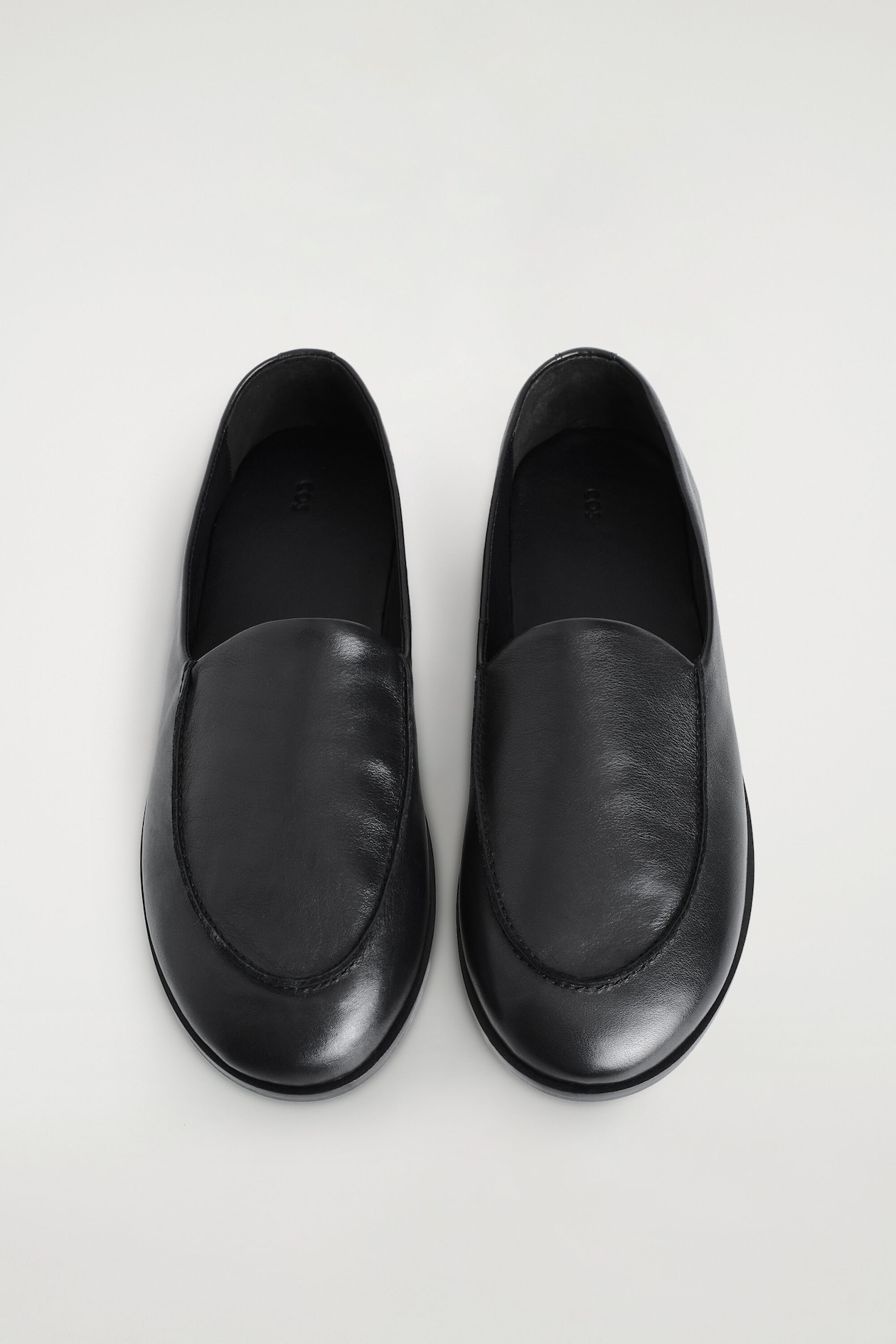 CLASSIC LEATHER LOAFERS — BLACK