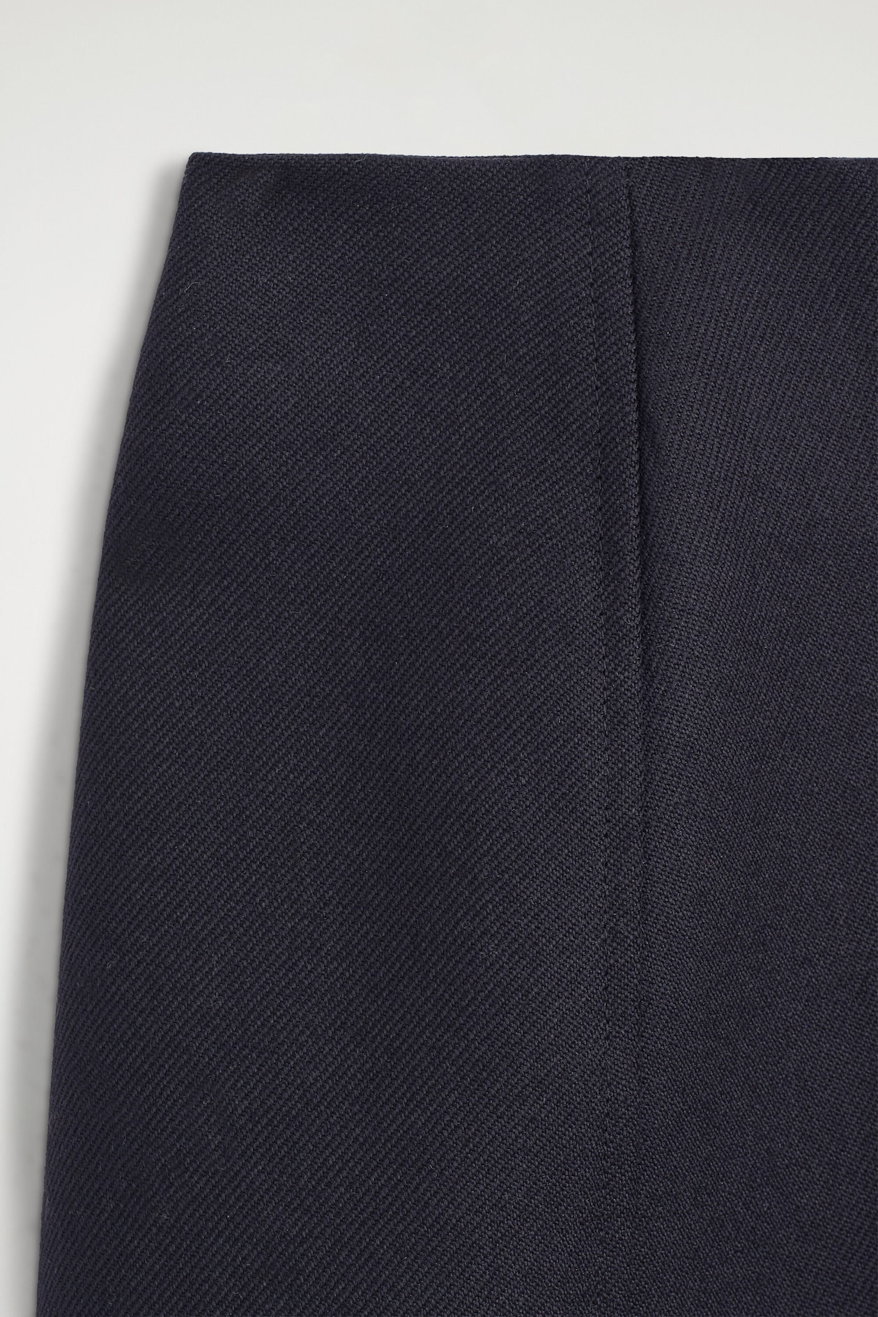 TAILORED SPLIT-HEM WOOL MIDI SKIRT — MIDNIGHT