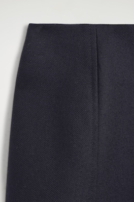 TAILORED SPLIT-HEM WOOL MIDI SKIRT — MIDNIGHT 6