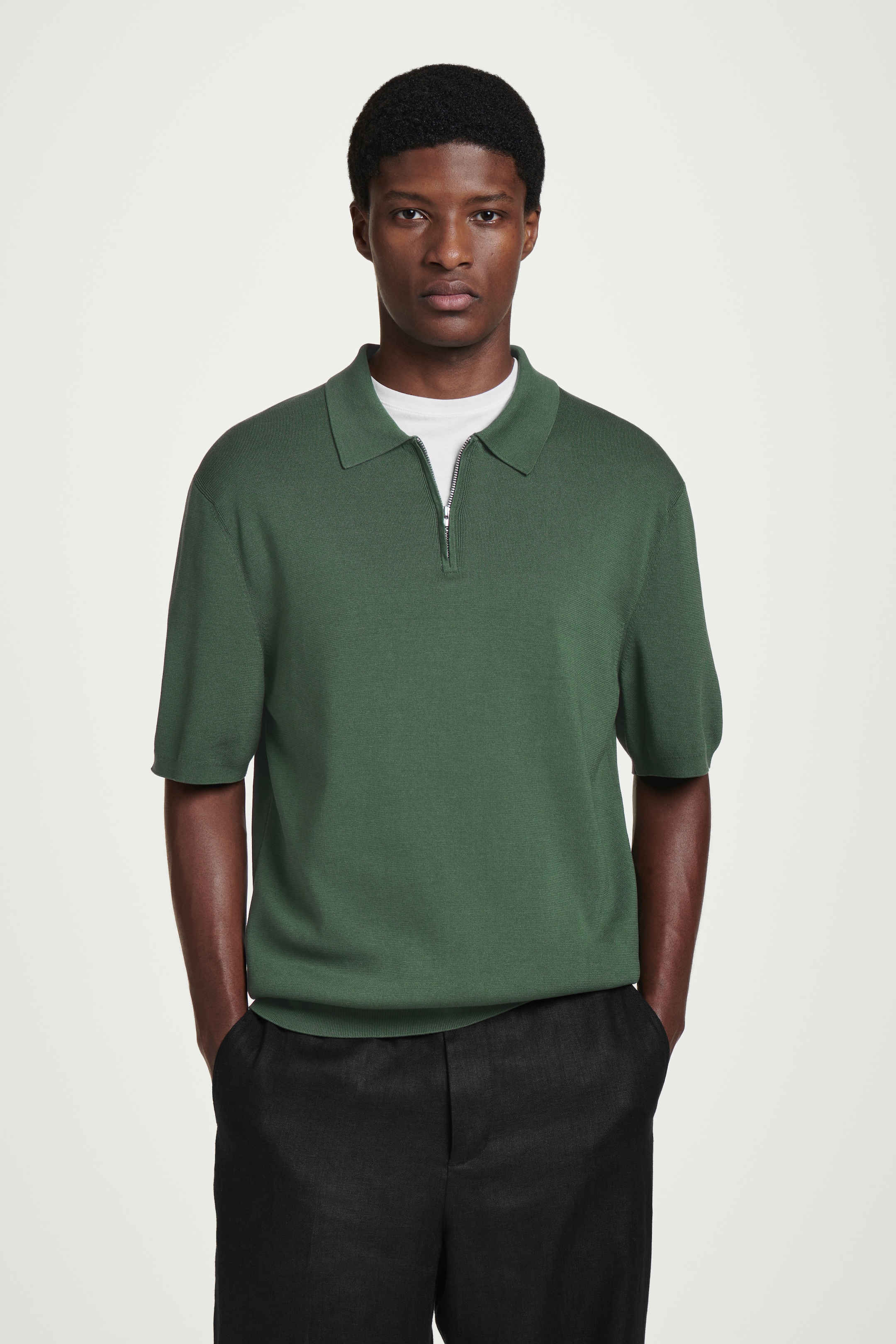 Grotere afbeelding bekijken: REGULIER GEBREID HALVE RITS POLOSHIRT - GROEN - HEREN | H&M BE 1