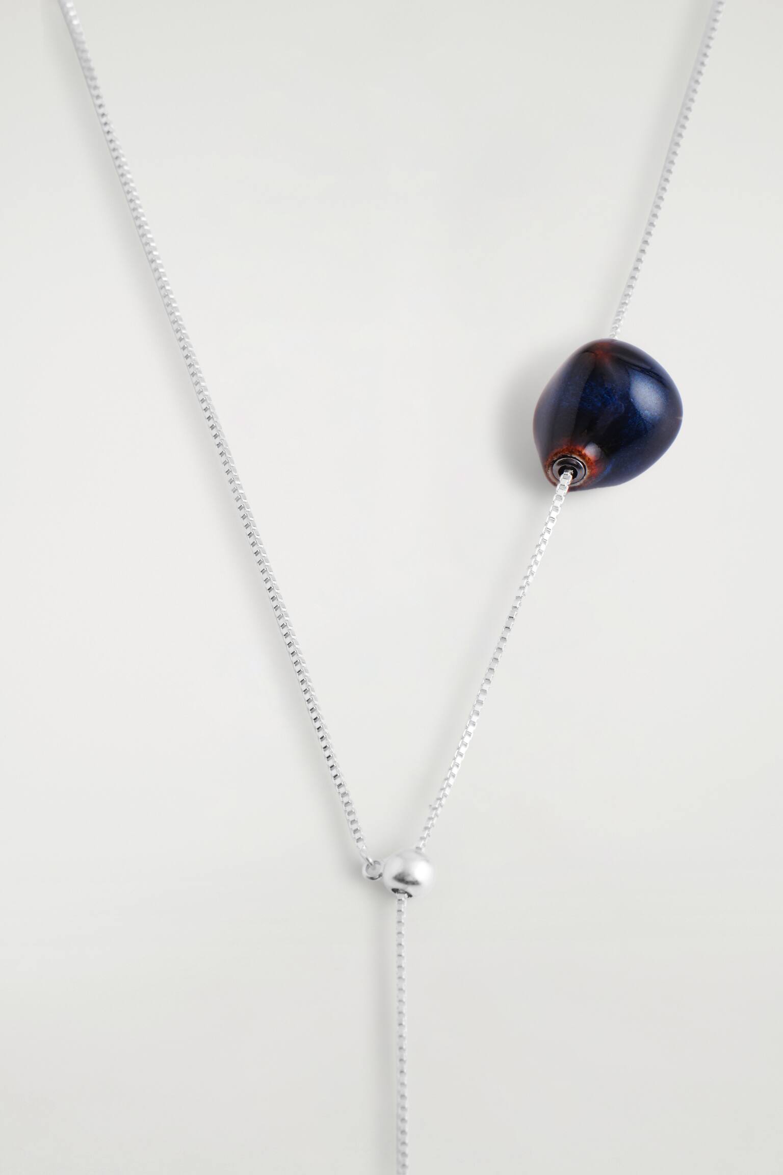 COLLANA IN CERAMICA CON CATENA REGOLABILE - ARGENTO / BLU - 3