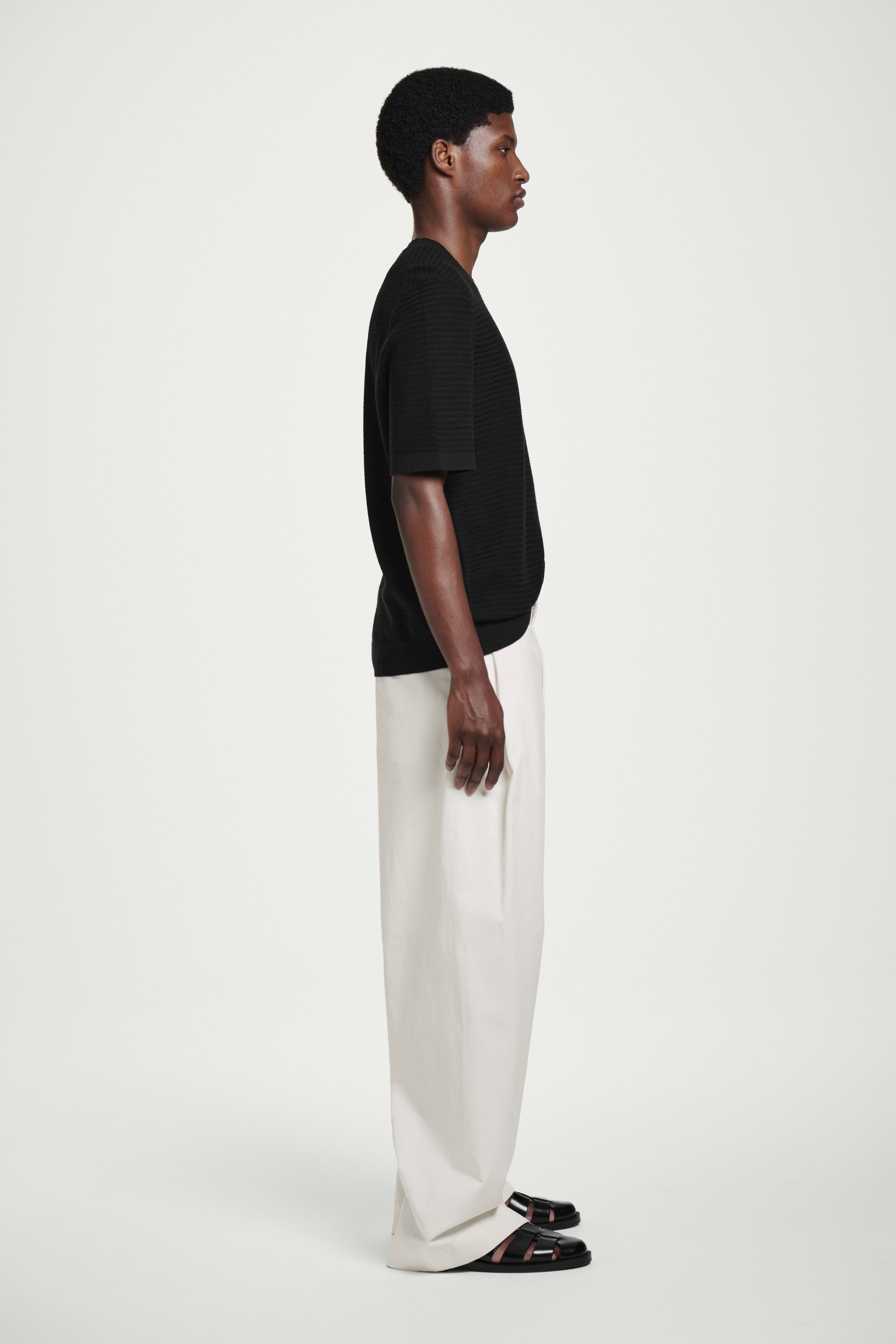 Größeres Bild anzeigen: STRUKTURIERTES T-SHIRT AUS BAUMWOLLE - SCHWARZ - Men | H&M AT 4