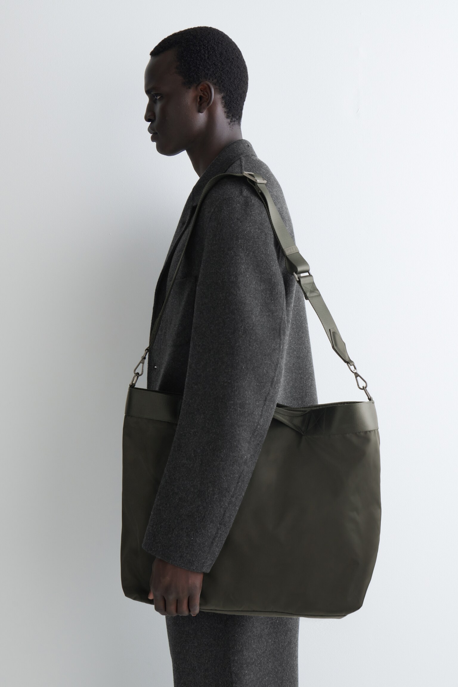 BOLSO MENSAJERO PURSUIT - NAILON - CAQUI/NEGRO - 3