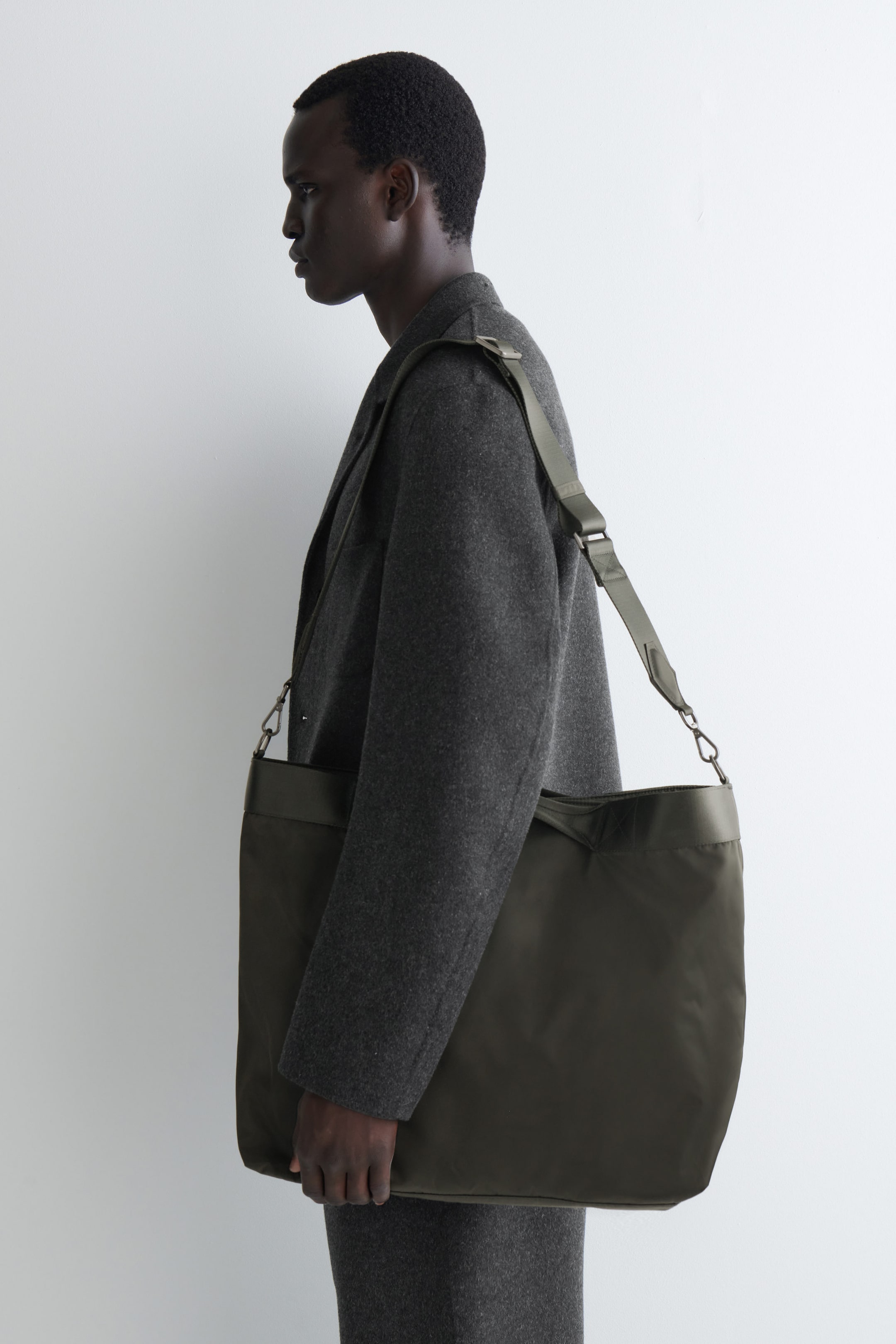 PURSUIT MESSENGER BAG - NYLON