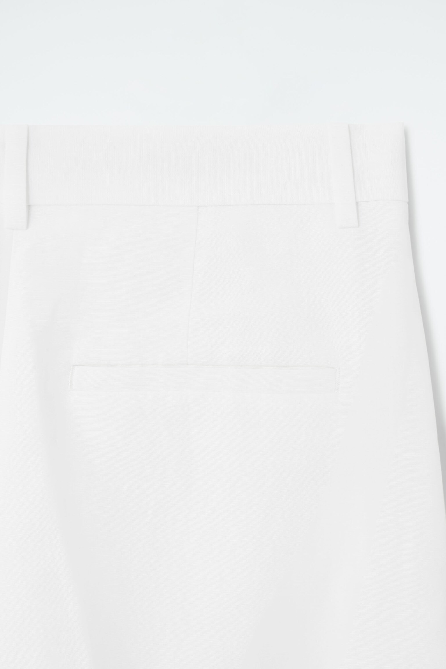 ELEGANTE KNIELANGE SHORTS - WEISS - 3