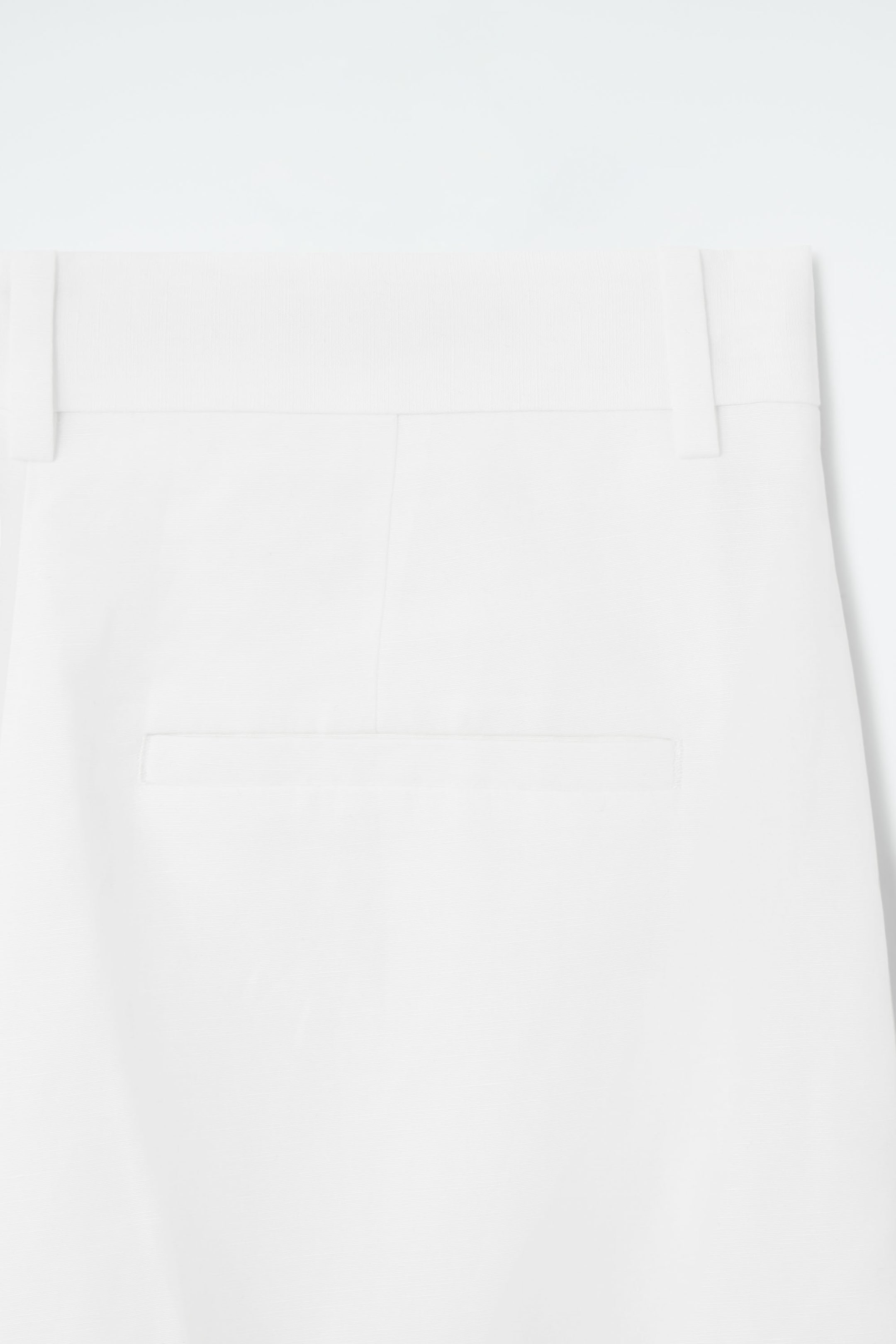 View larger image: TAILORED KNEE-LENGTH SHORTS - WHITE - Ladies | H&M GB 3